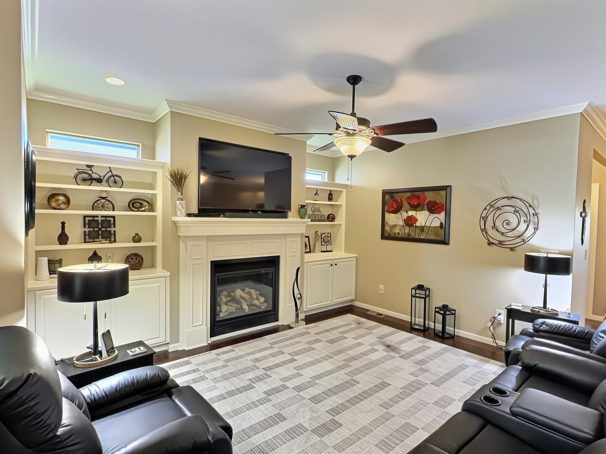 1723 Casey Property Photo 3