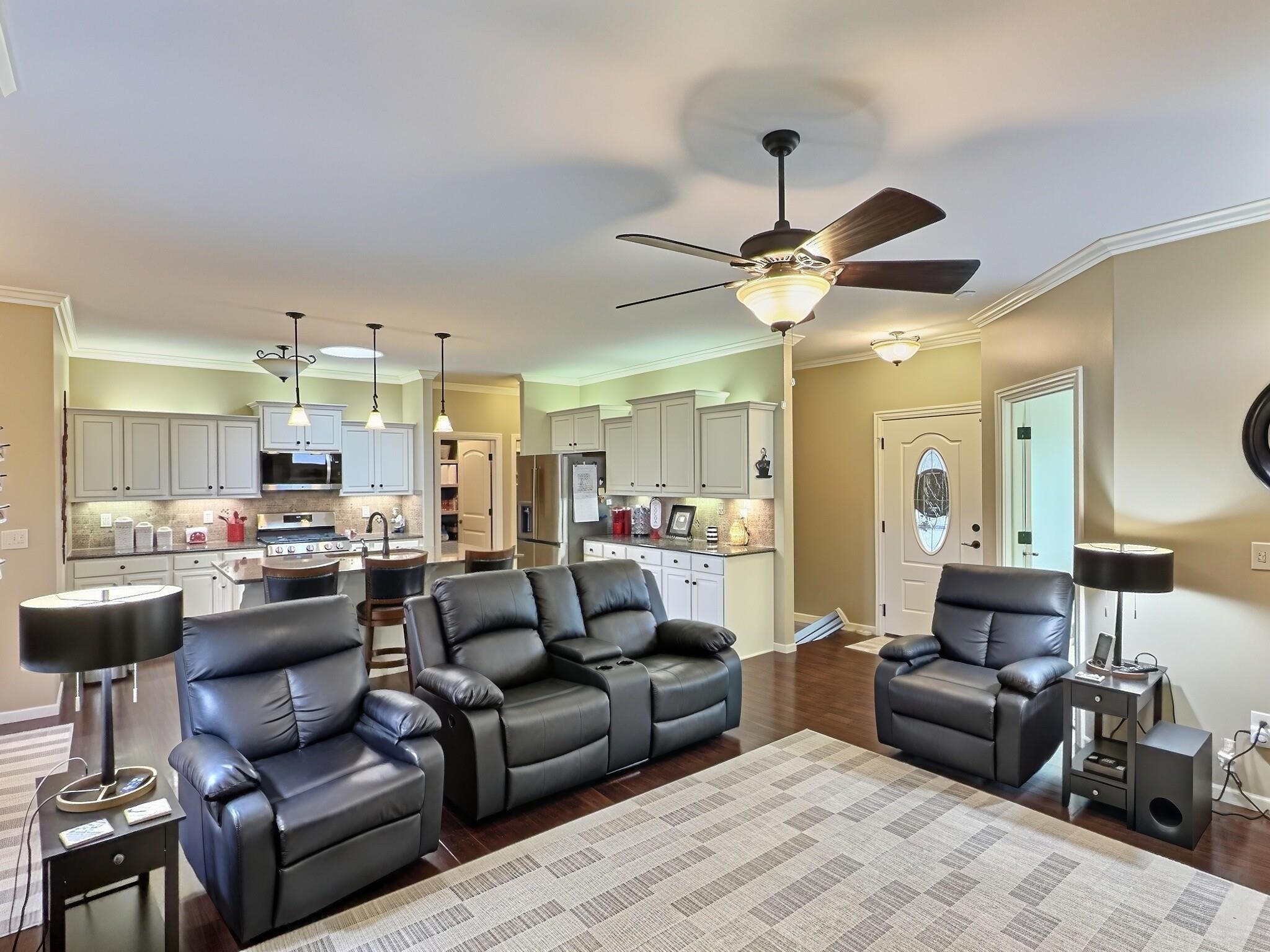 1723 Casey Property Photo 4