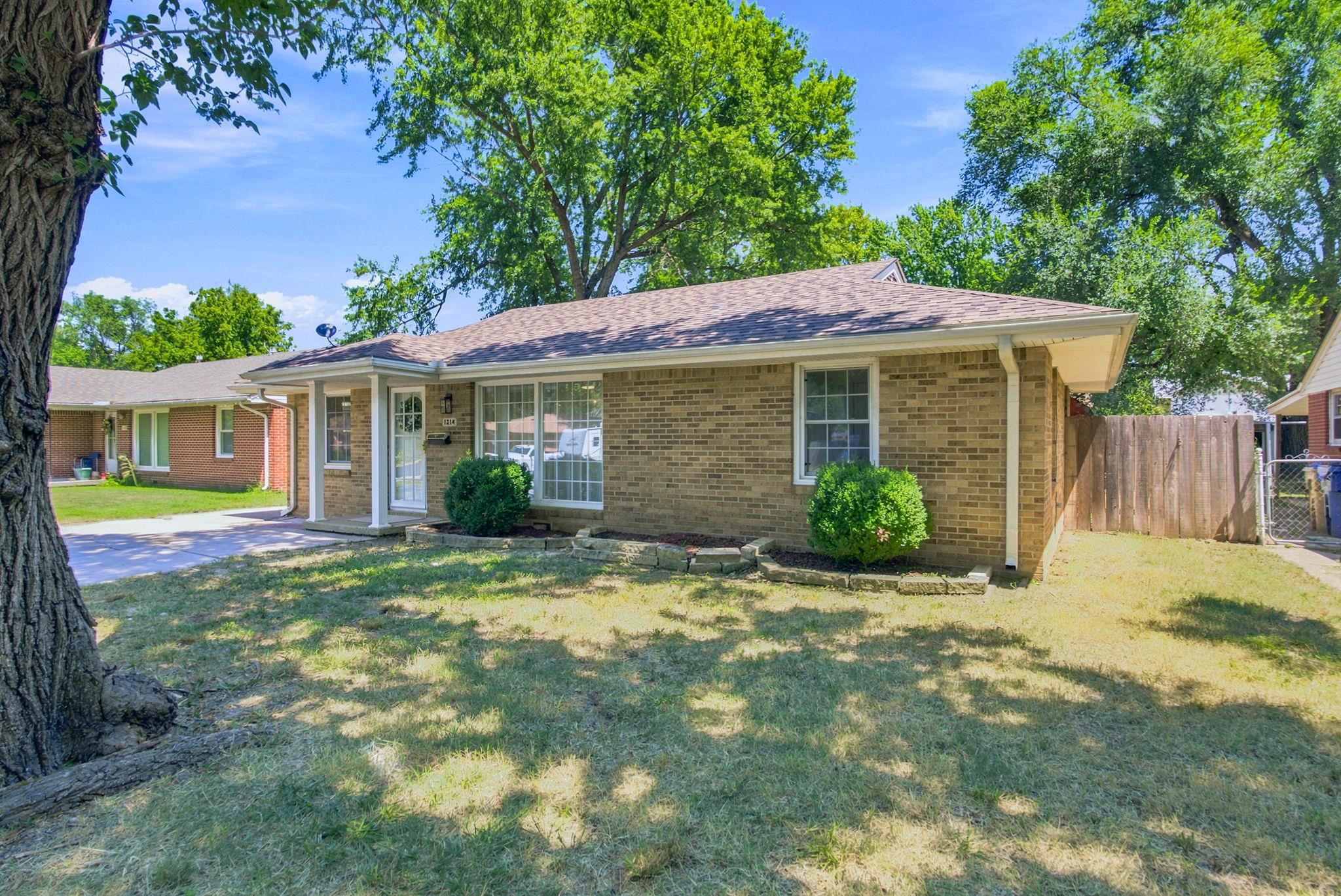 1214 N Westview Dr Property Photo 5