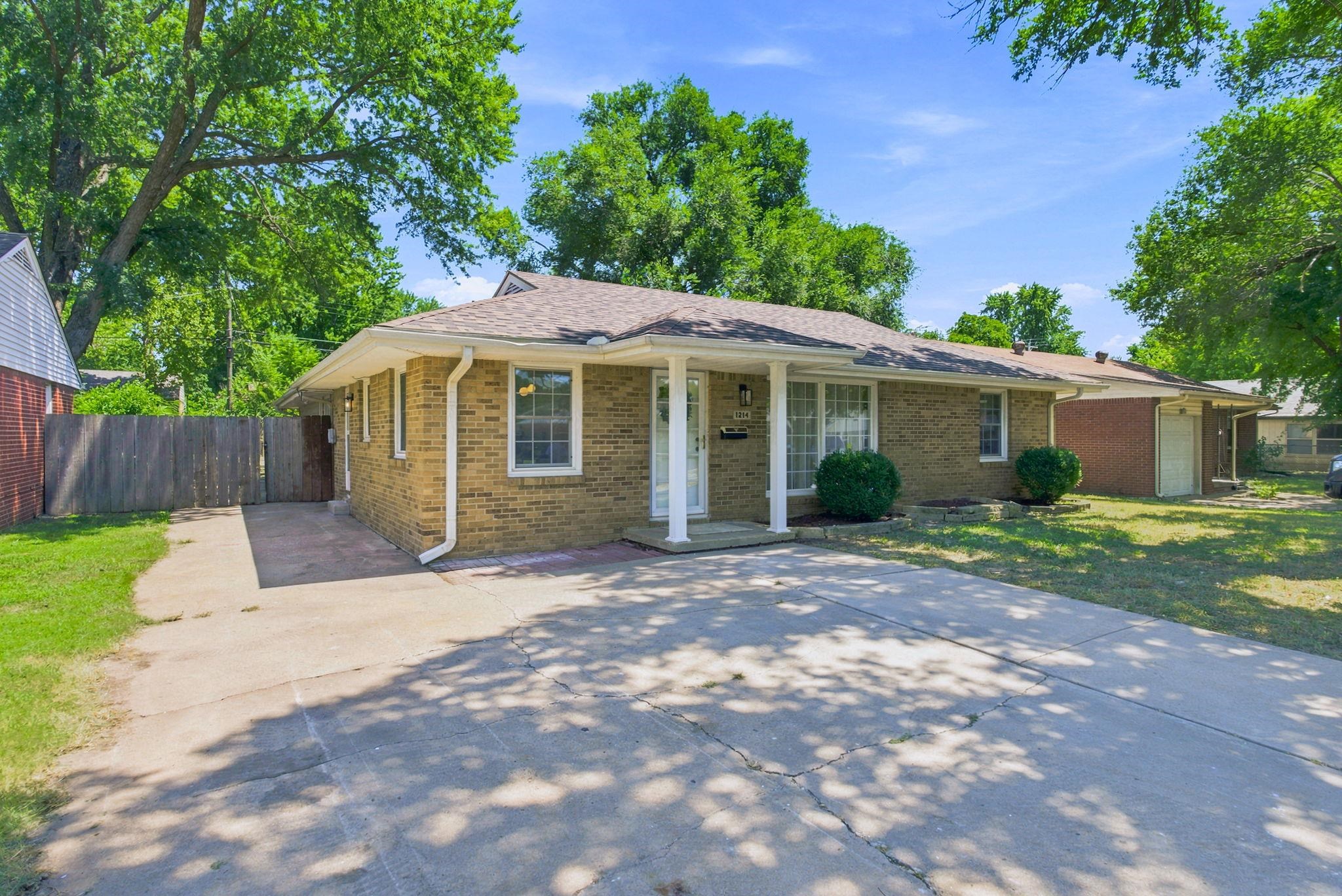 1214 N Westview Dr Property Photo 6