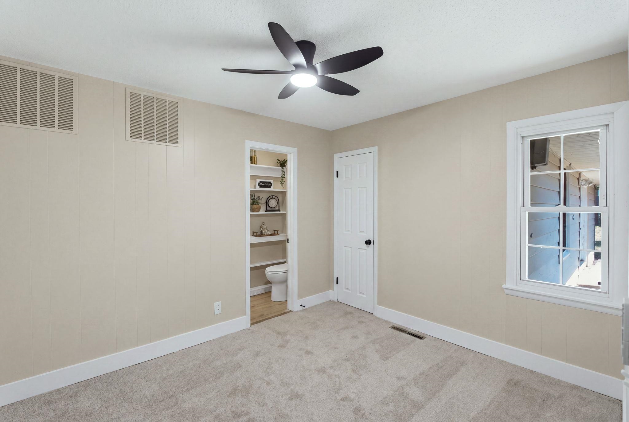 1214 N Westview Dr Property Photo 17