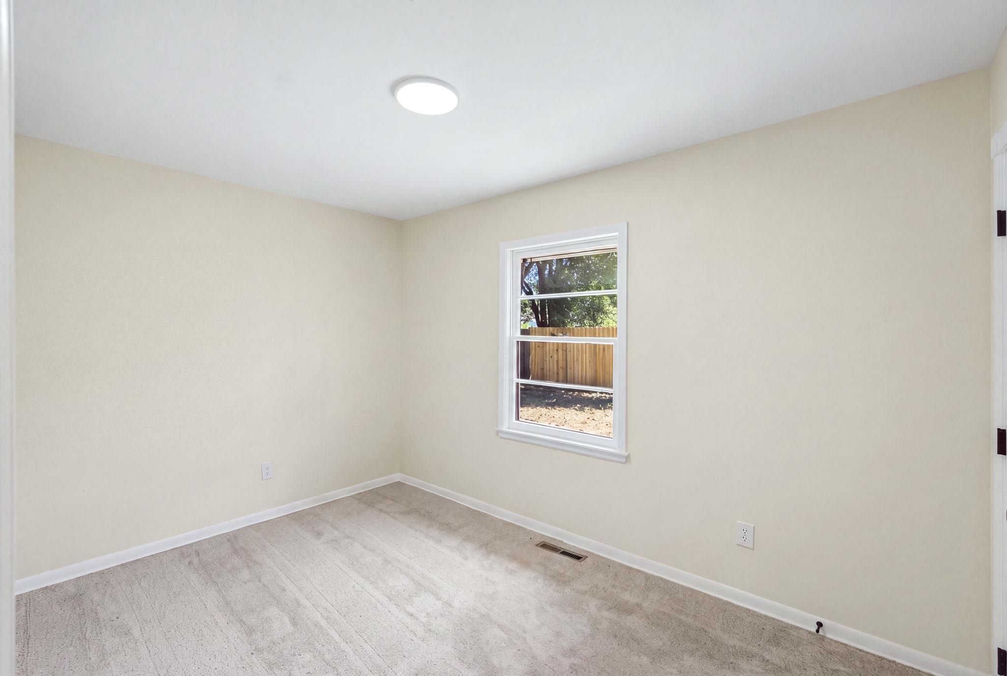 1214 N Westview Dr Property Photo 22