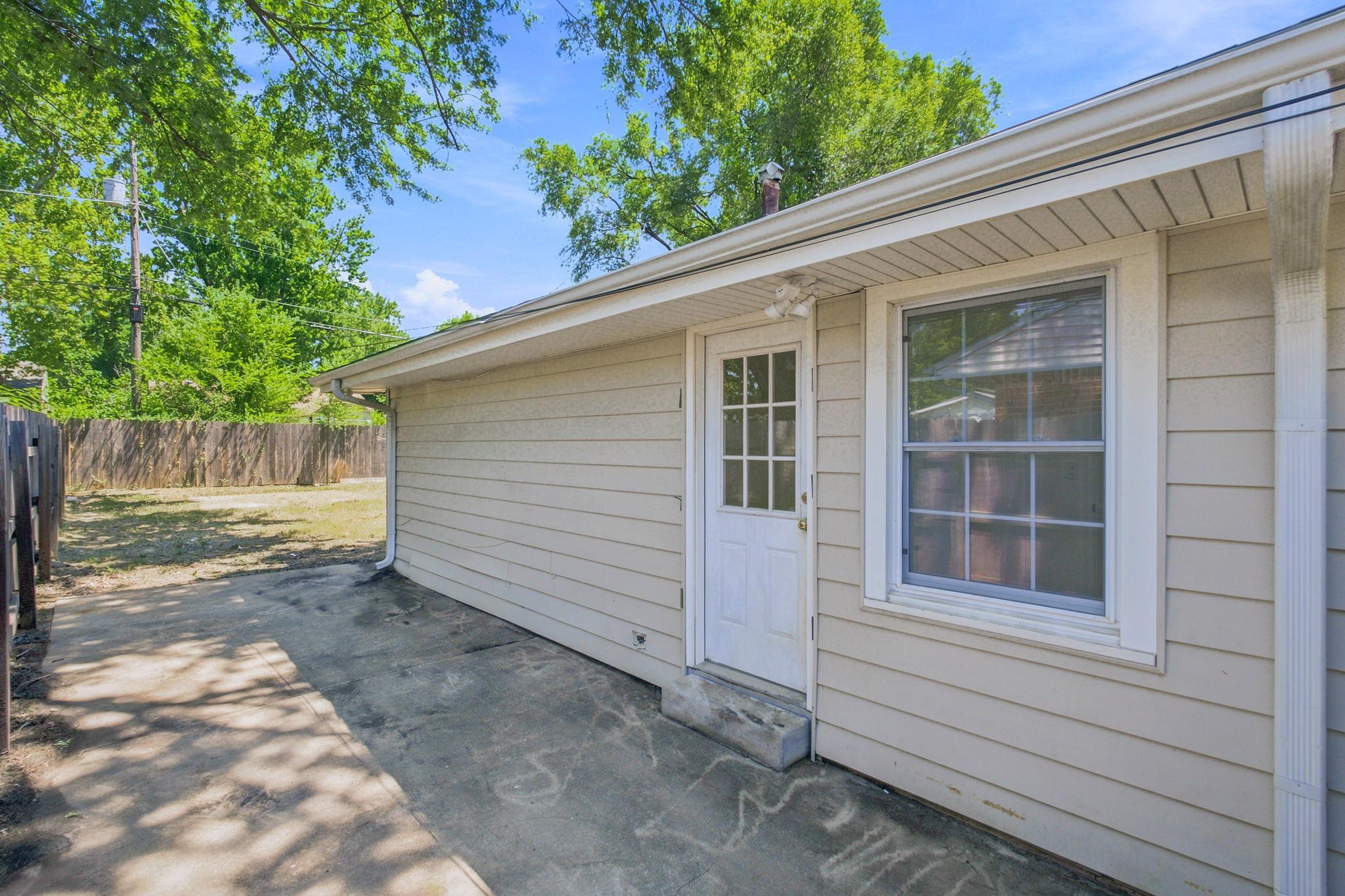 1214 N Westview Dr Property Photo 28