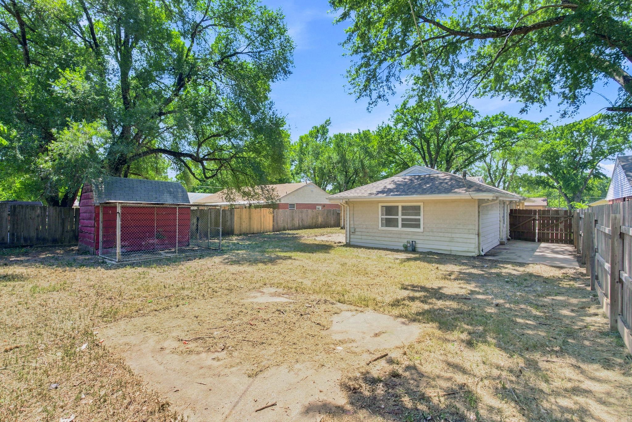 1214 N Westview Dr Property Photo 29