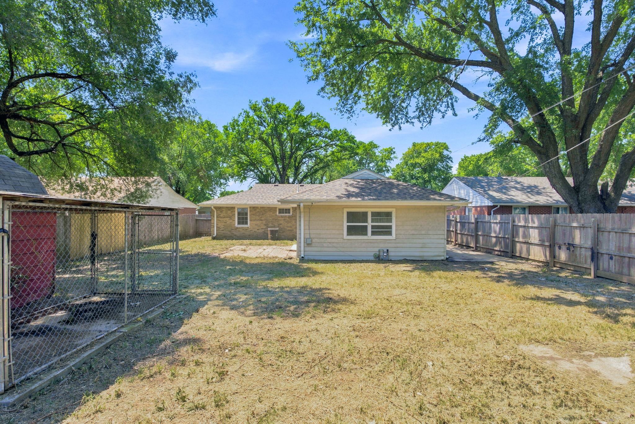 1214 N Westview Dr Property Photo 30