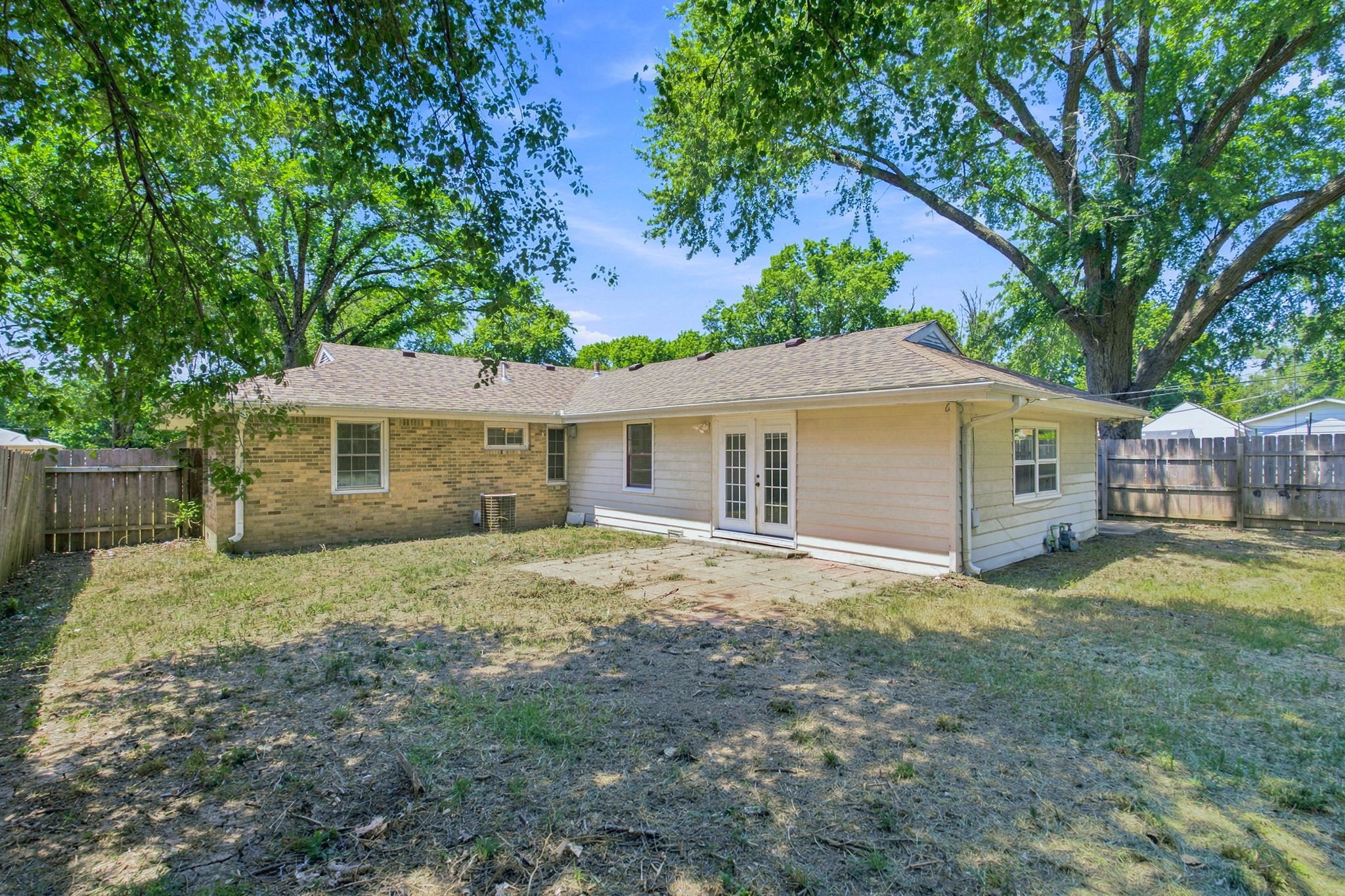 1214 N Westview Dr Property Photo 31
