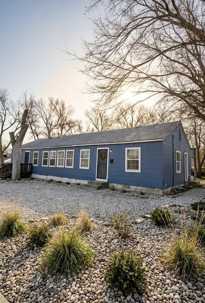 3136 S Clifton