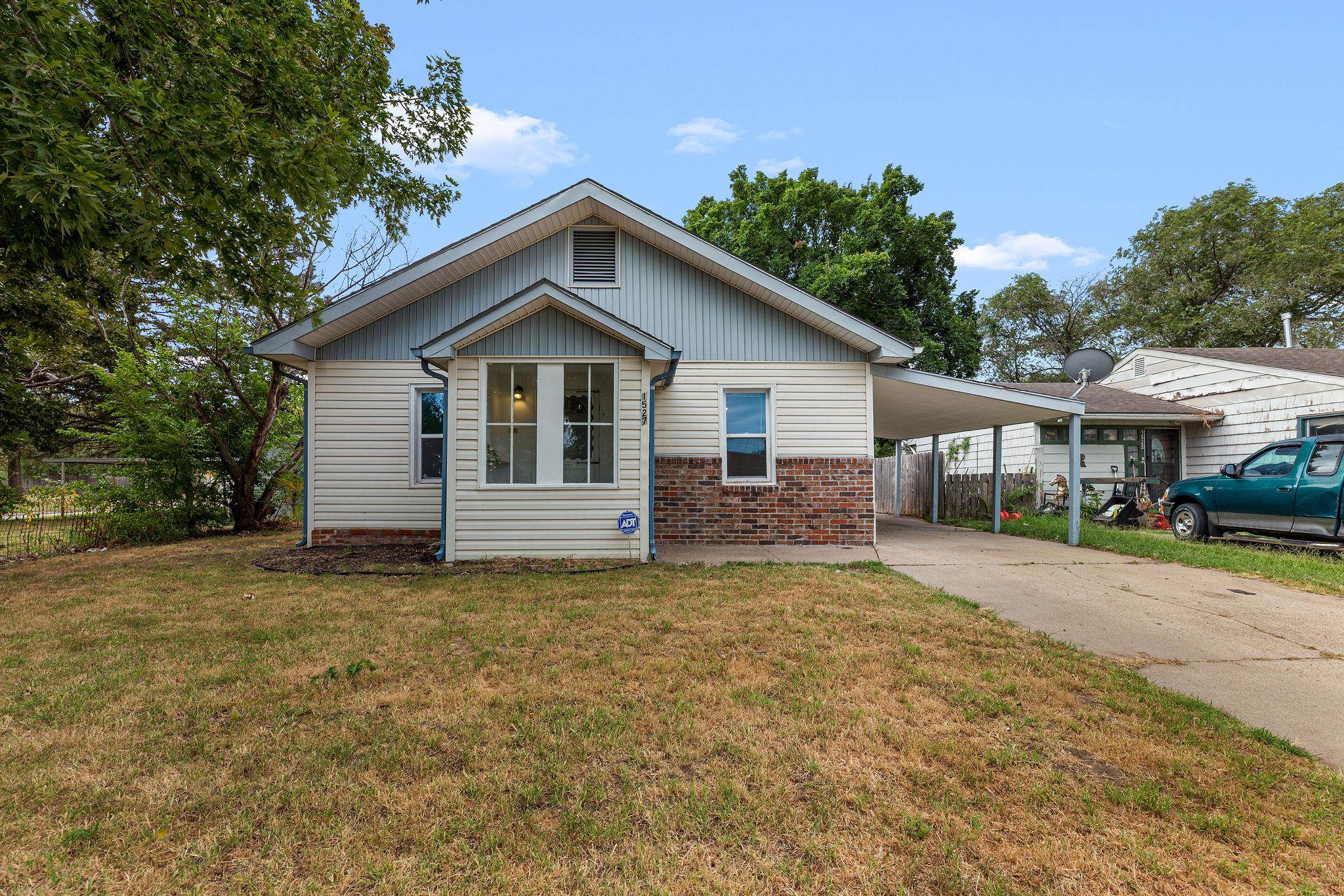 1527 E 6th Property Photo 1