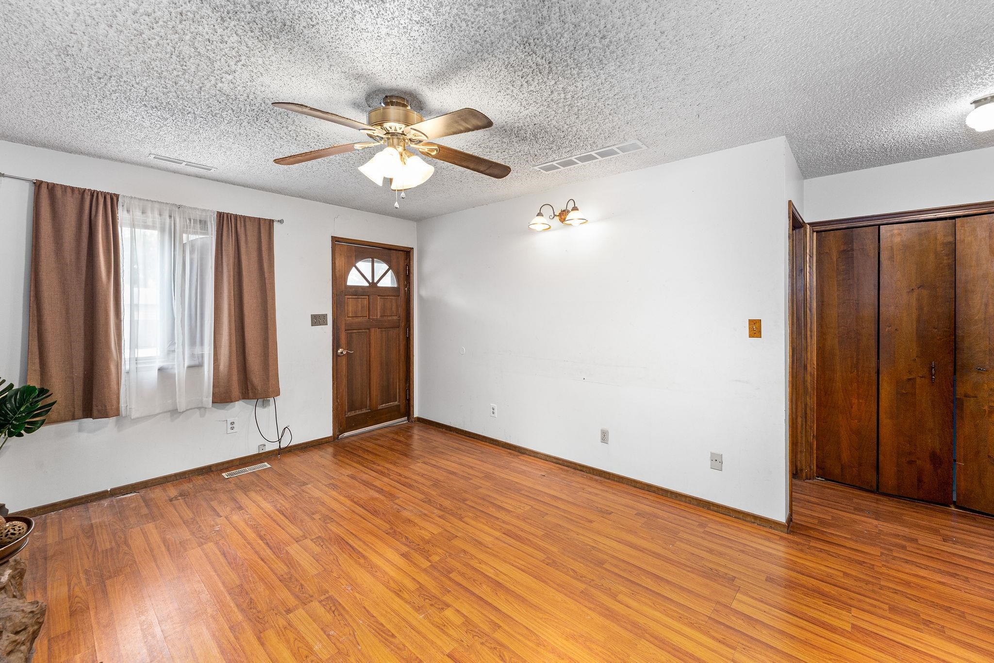 1527 E 6th Property Photo 6