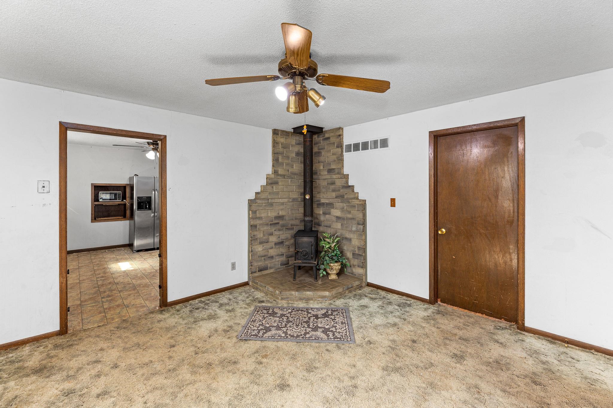 1527 E 6th Property Photo 10