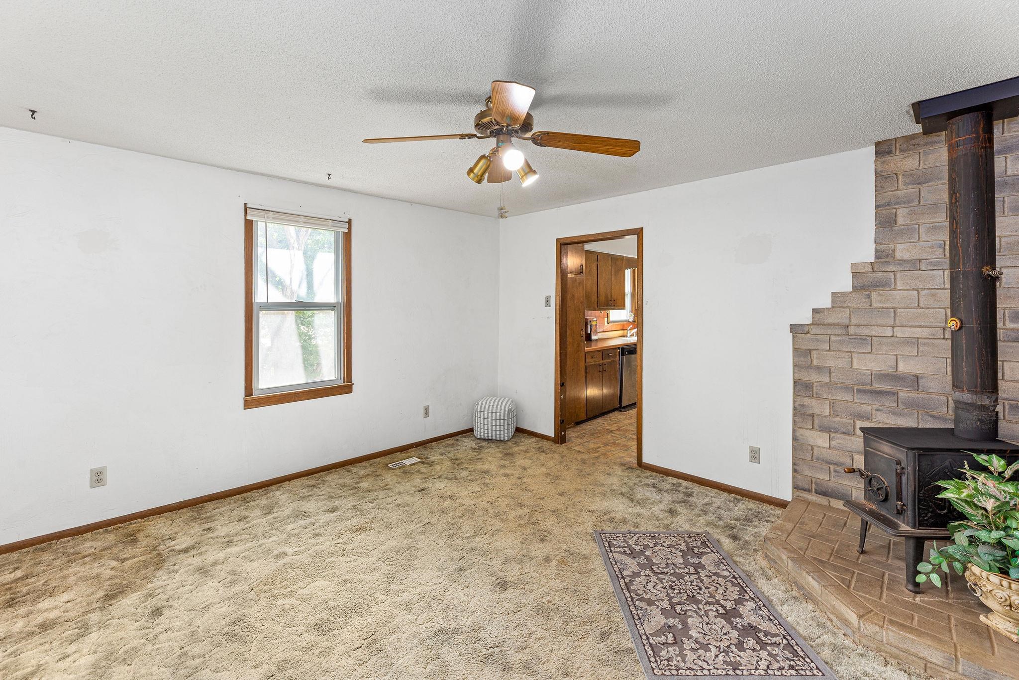 1527 E 6th Property Photo 12