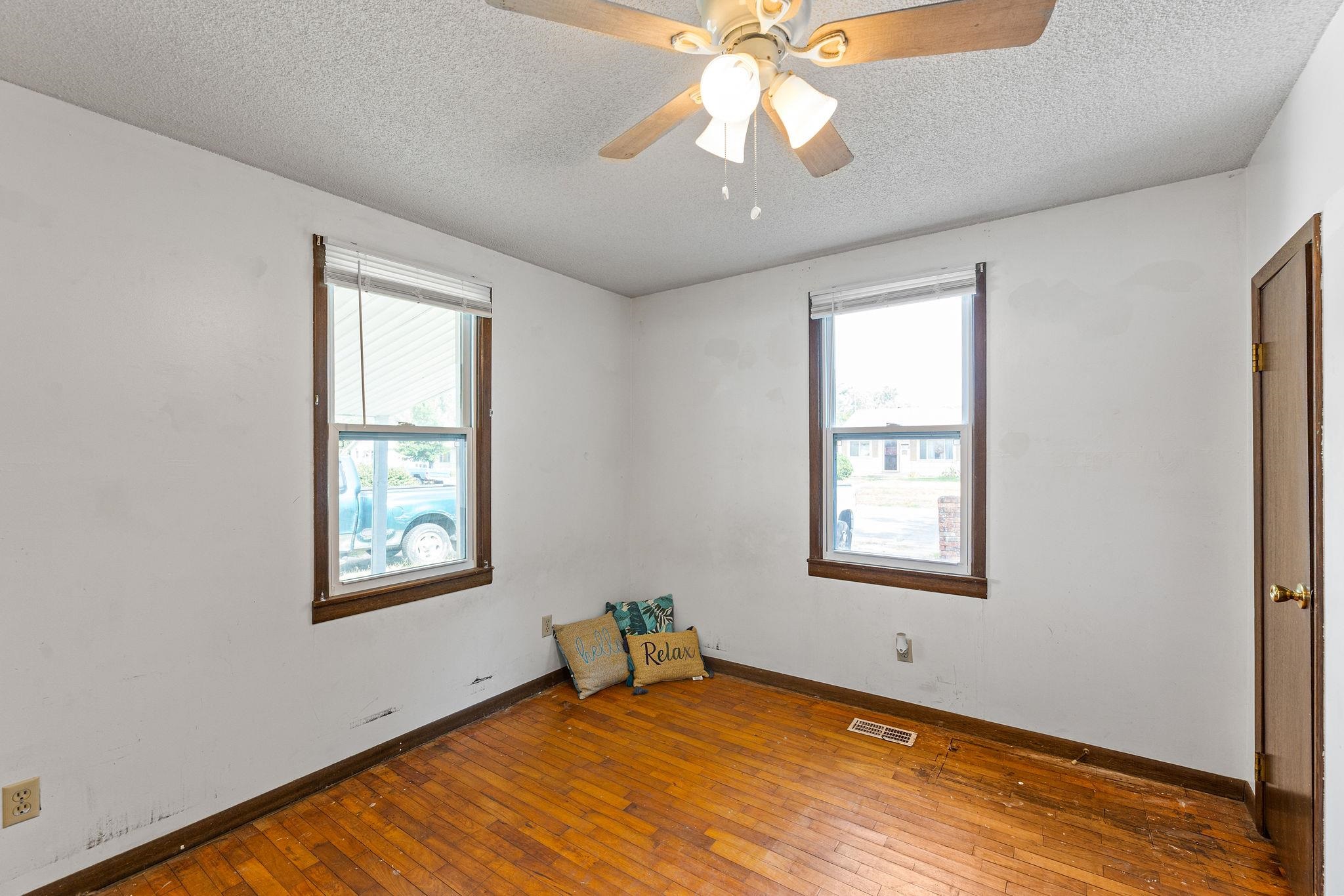 1527 E 6th Property Photo 17