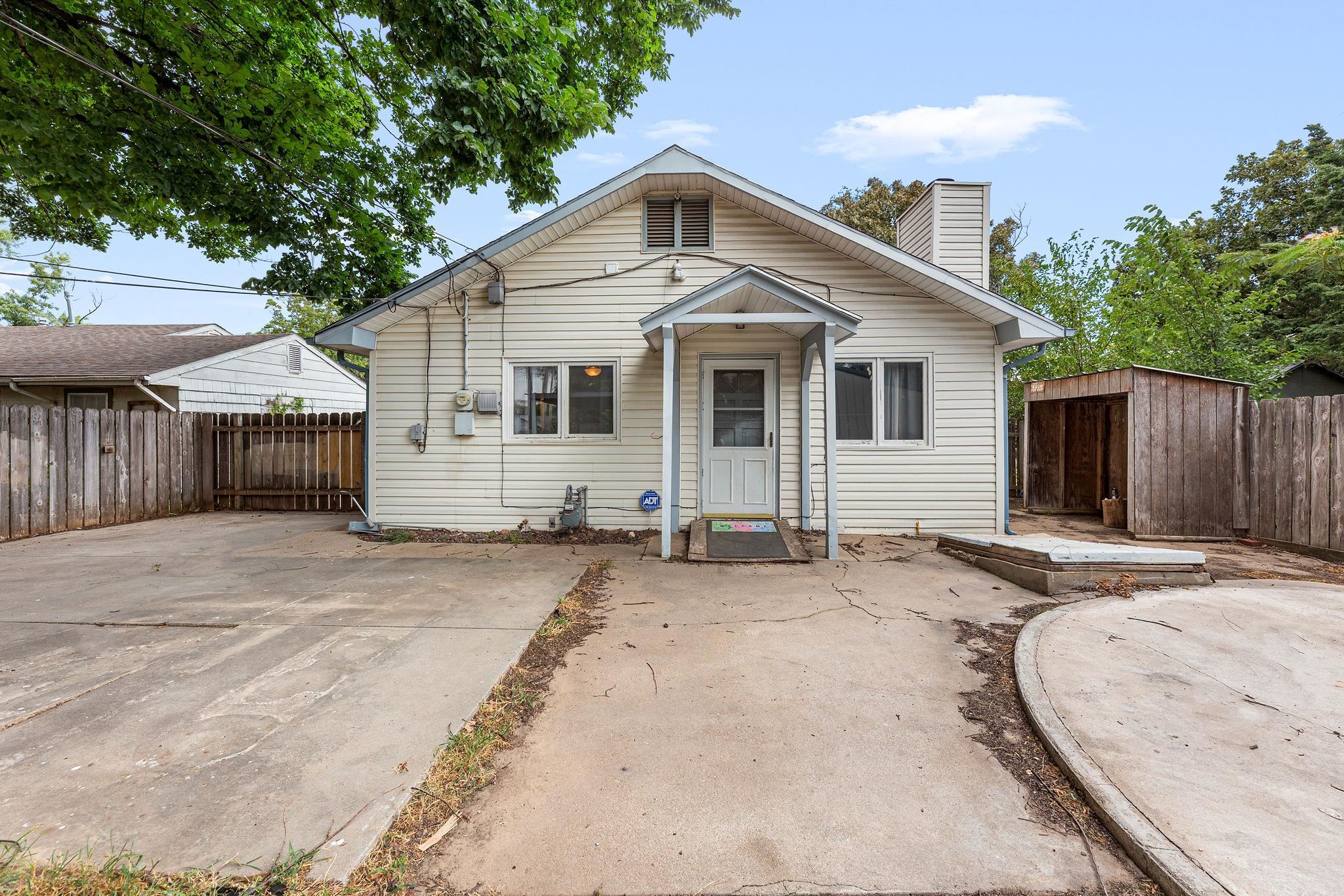 1527 E 6th Property Photo 27