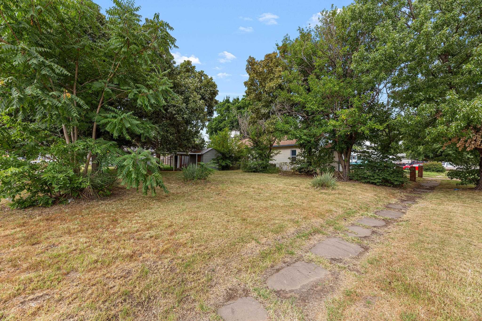 1527 E 6th Property Photo 36