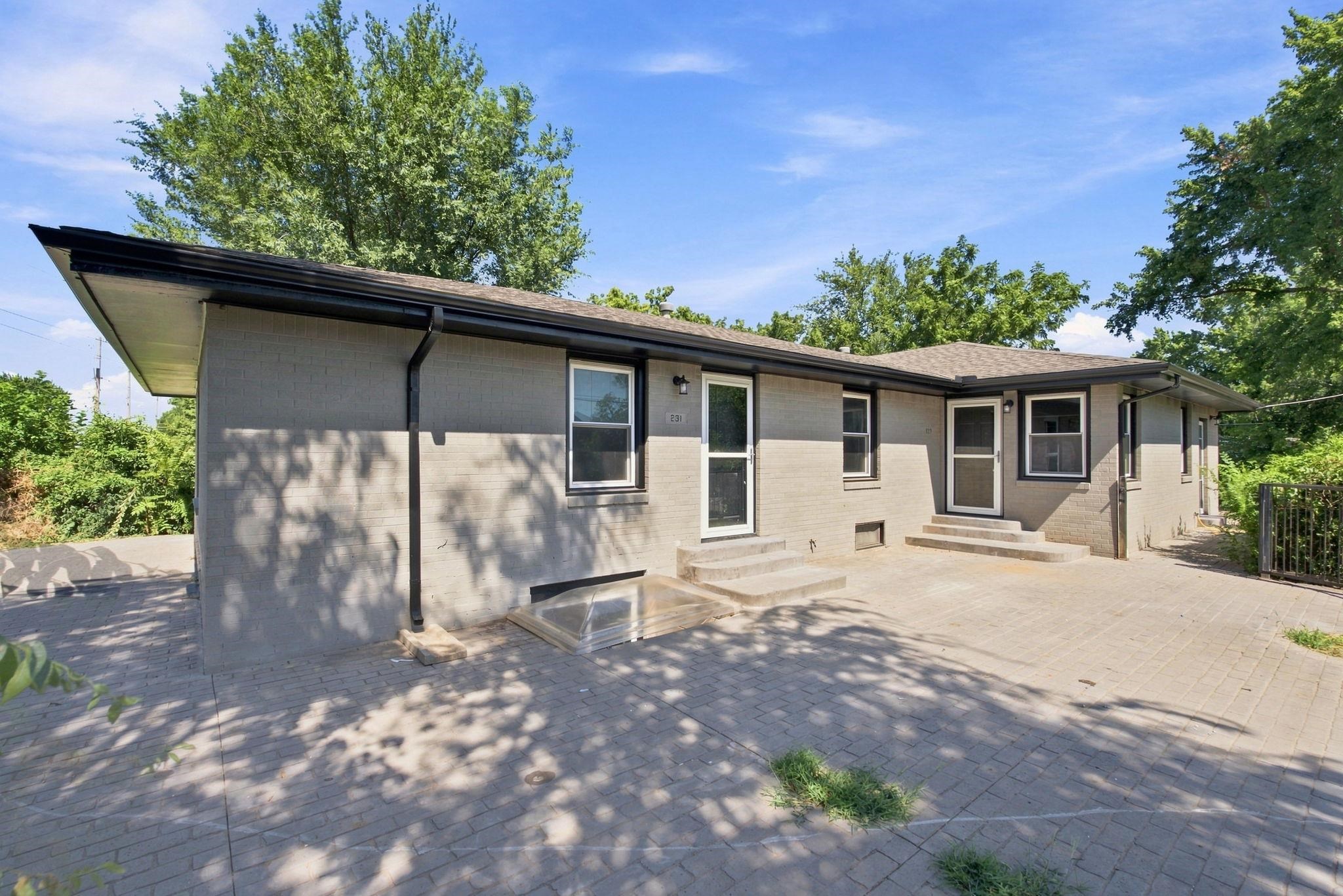 227 S Derby Ave Property Photo 3