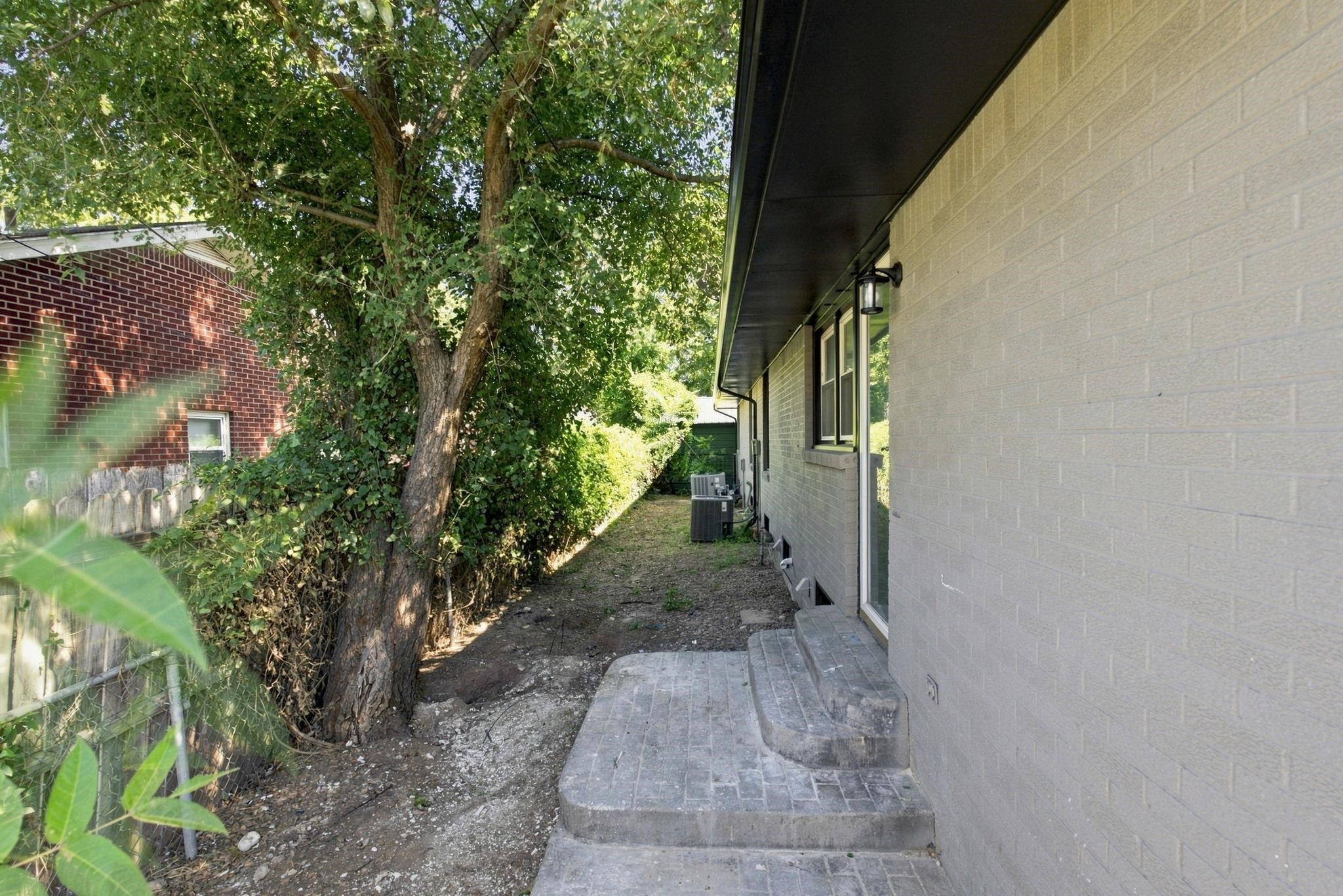 227 S Derby Ave Property Photo 27