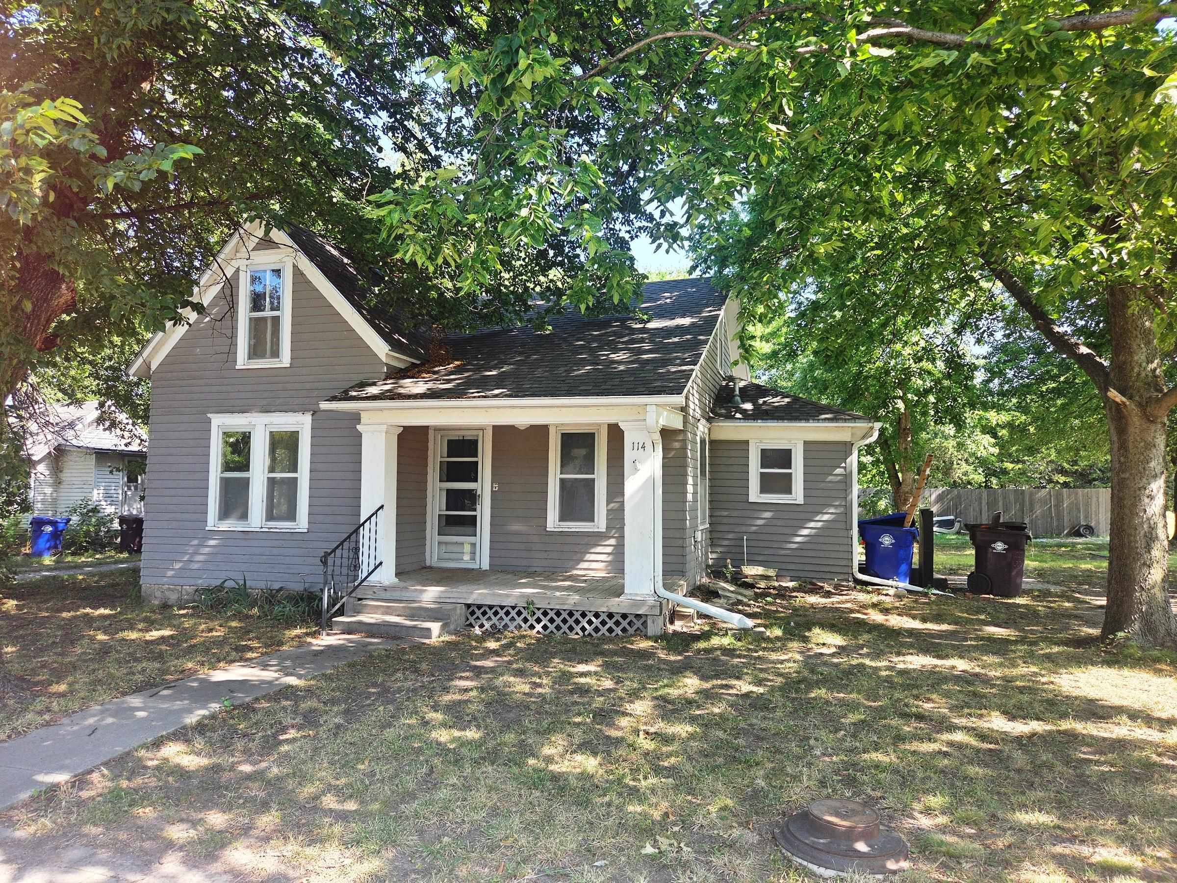 114 W Durst St Property Photo 1