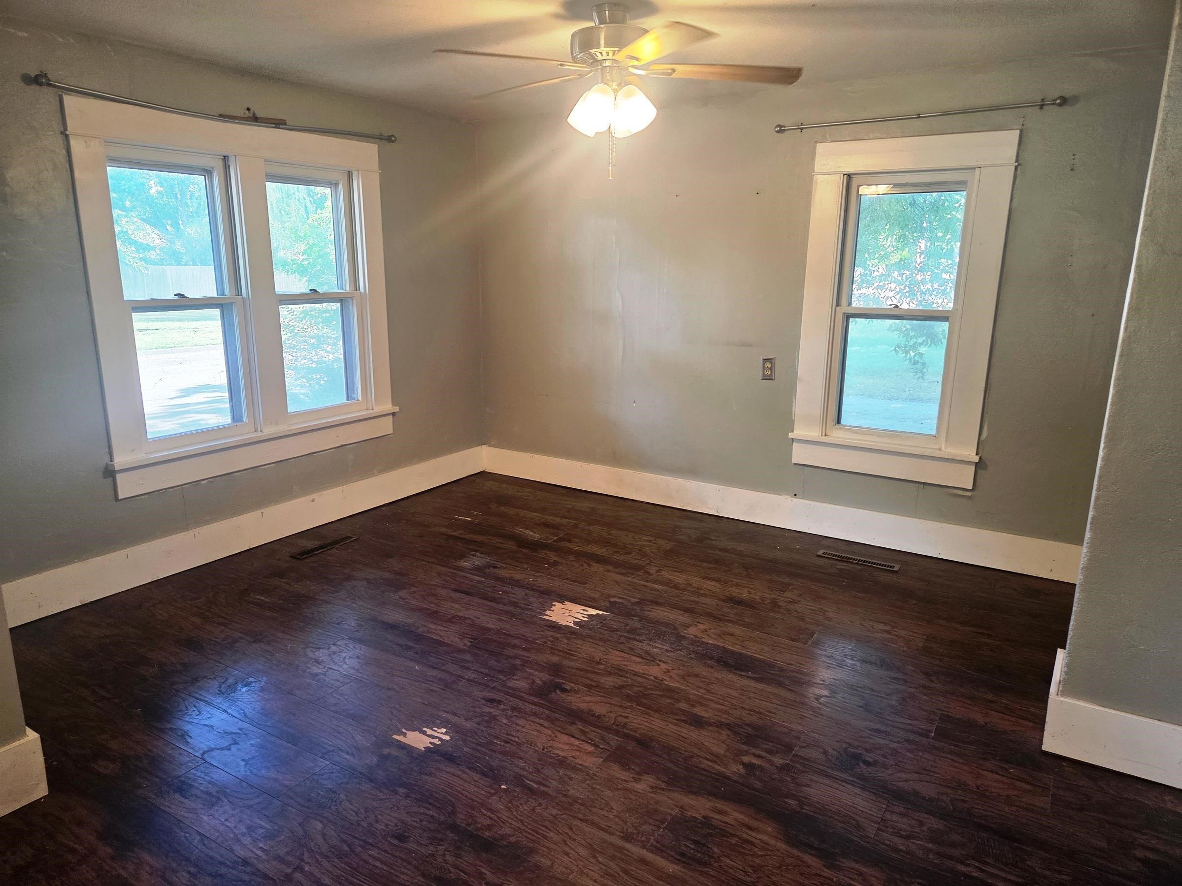 114 W Durst St Property Photo 3