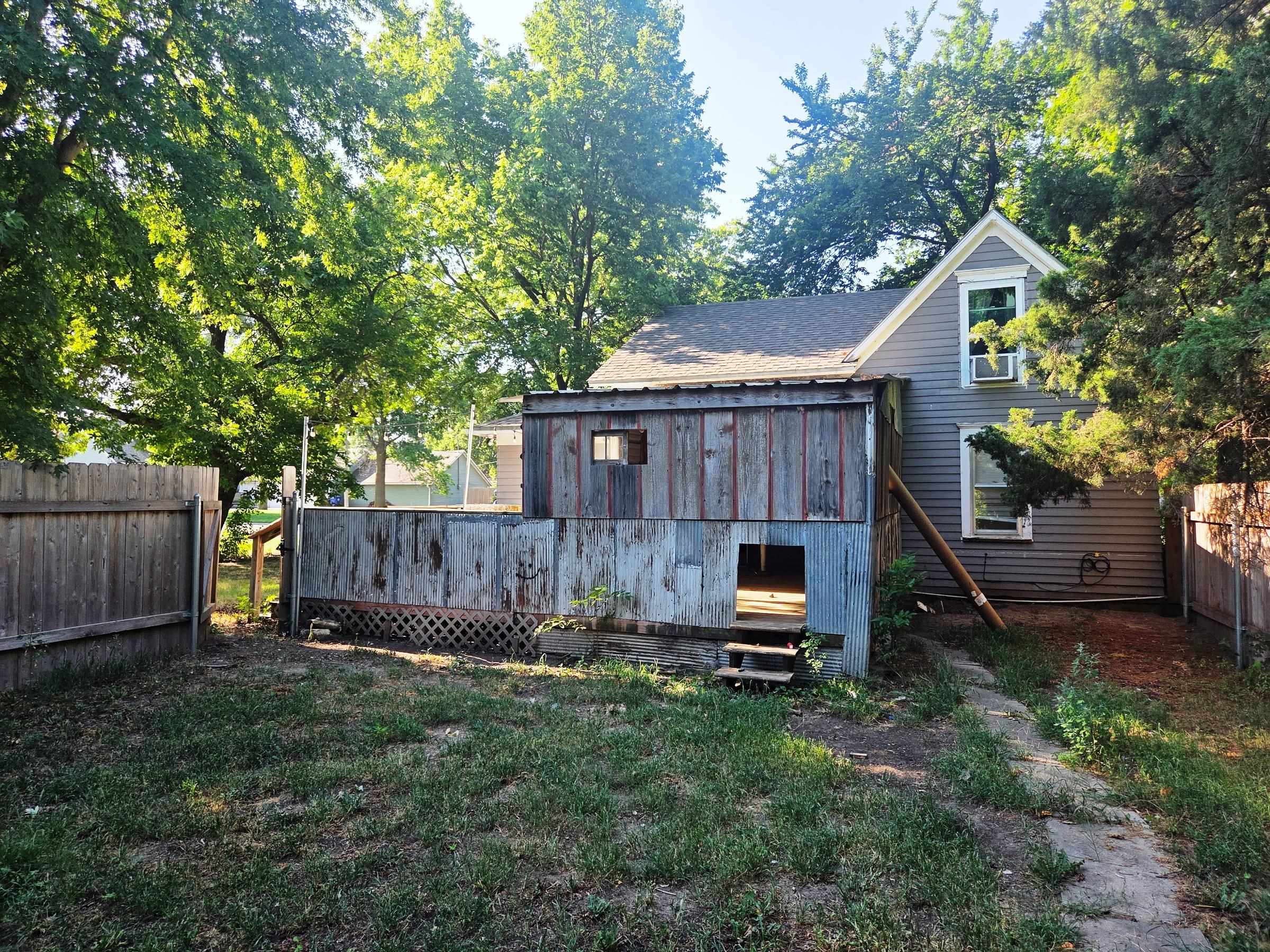 114 W Durst St Property Photo 17