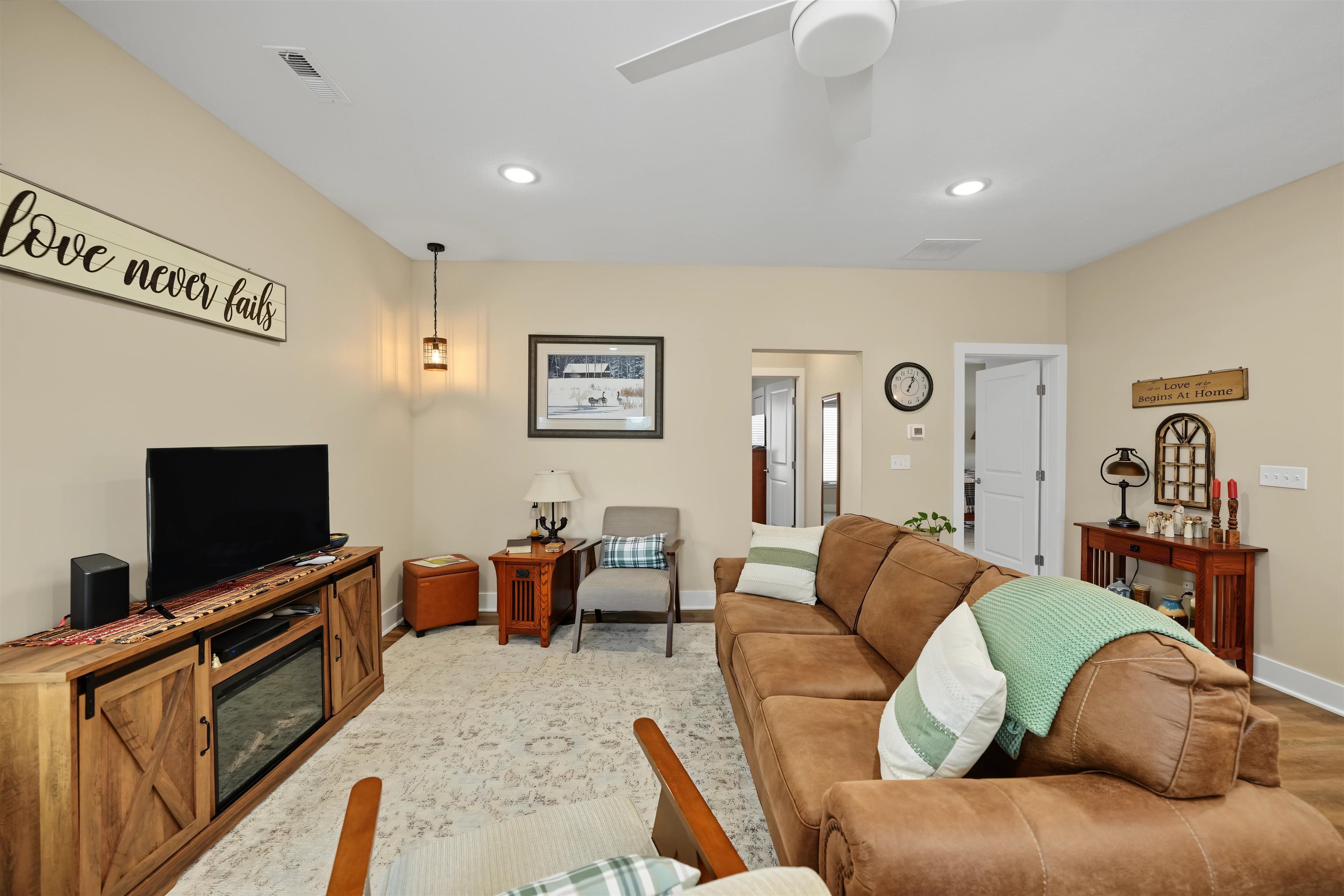 1007 Lingonberry Ln. Property Photo 2
