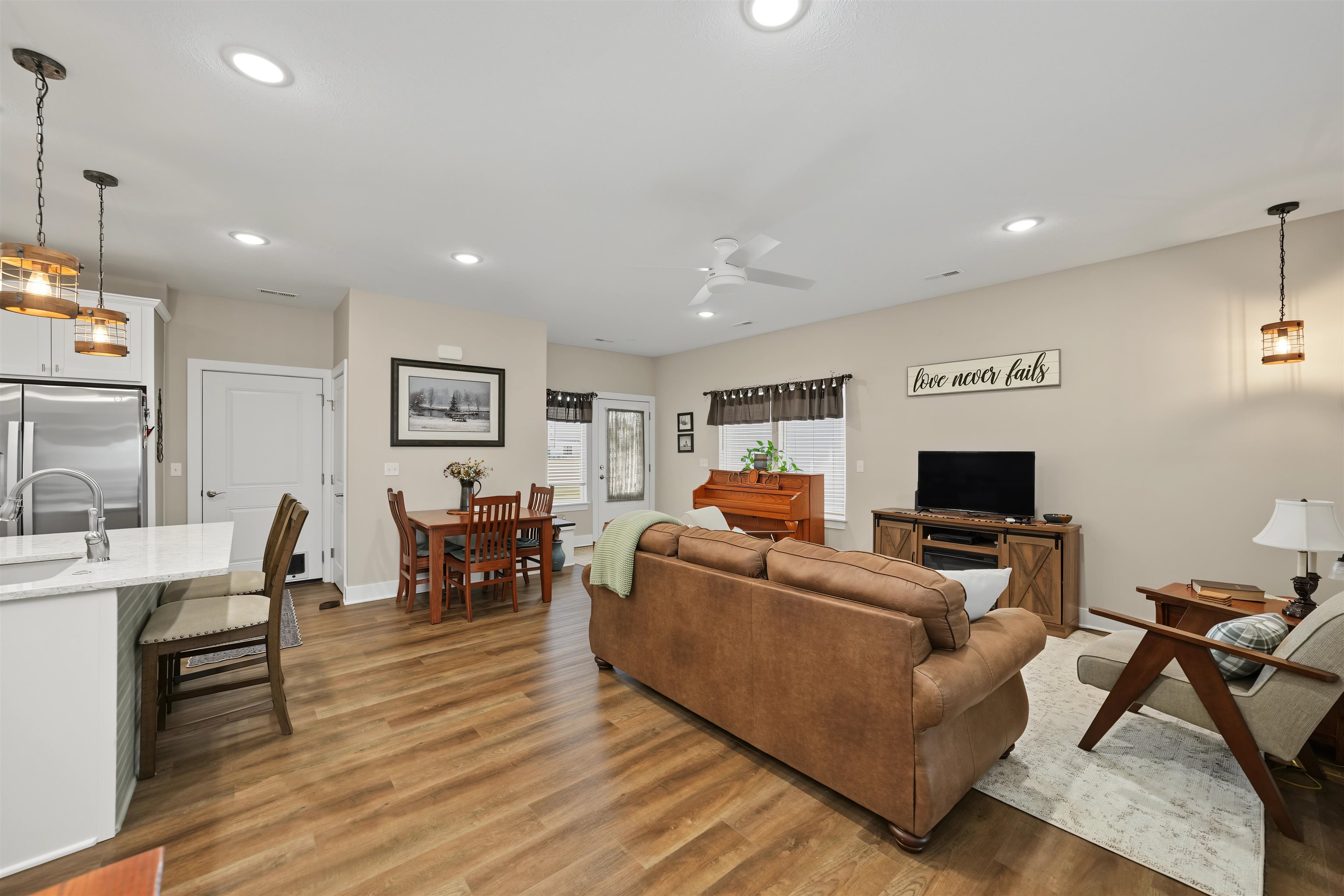 1007 Lingonberry Ln. Property Photo 6