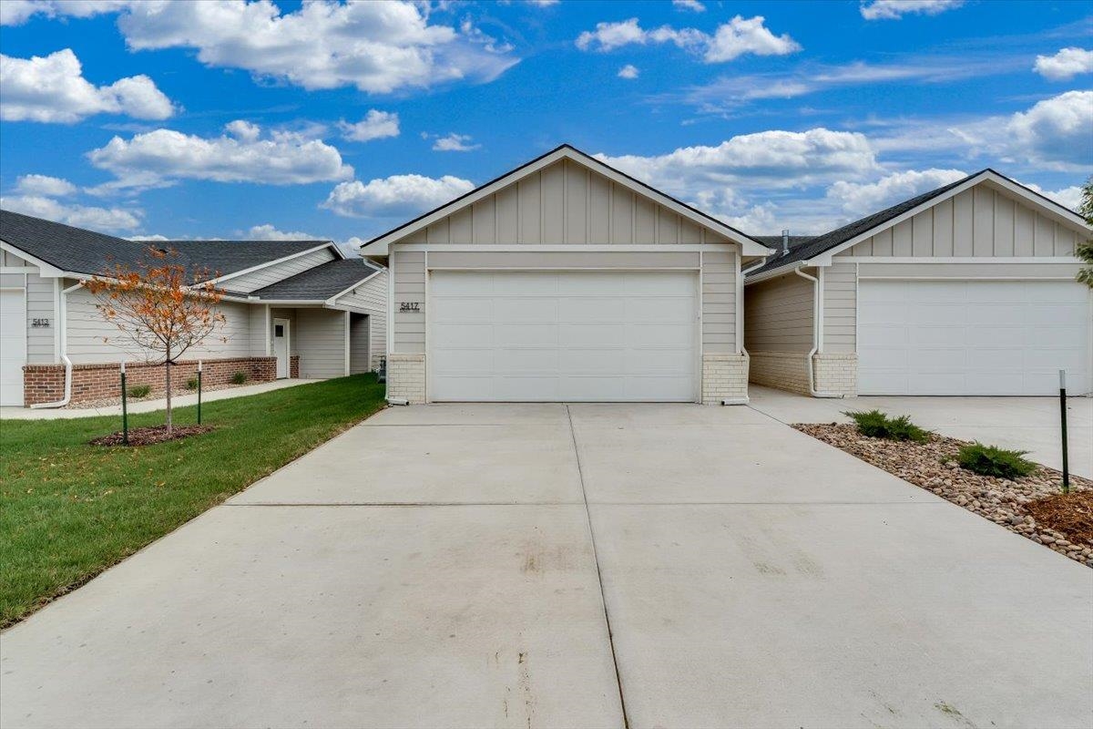 5417 W Rolly Property Photo 1