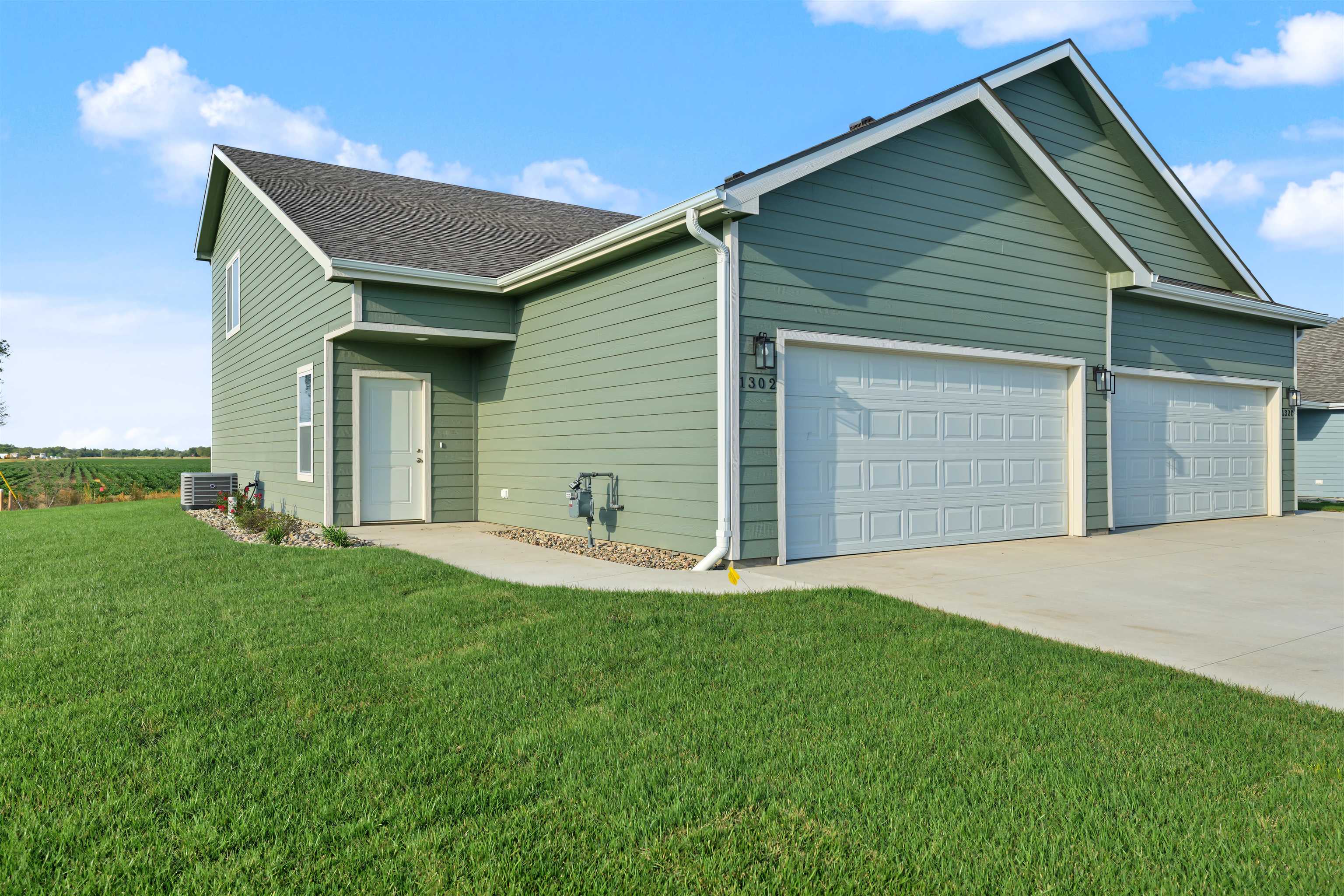 1302 Steve Hawley Ln. Property Photo 1