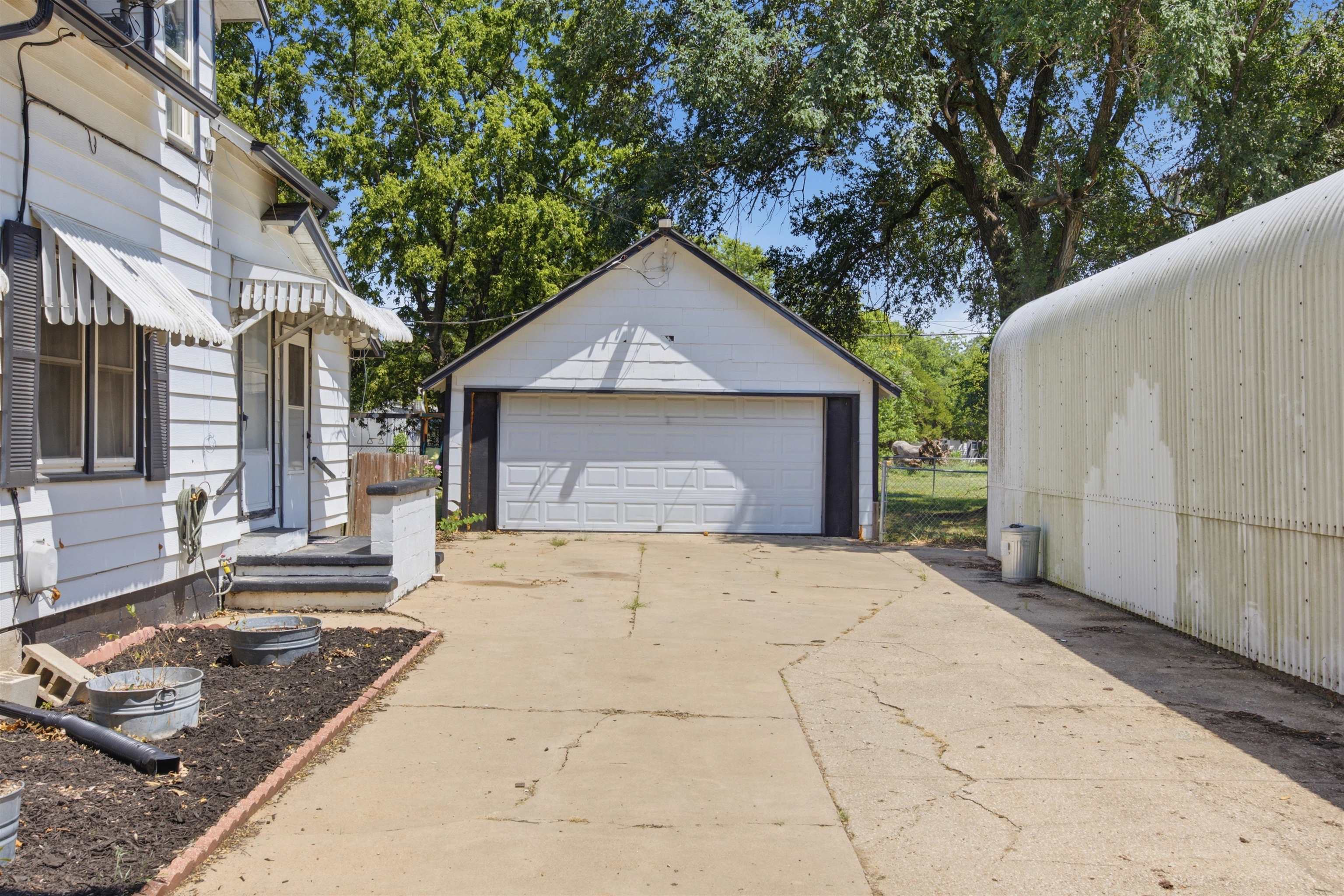 412 N Olive Property Photo 4