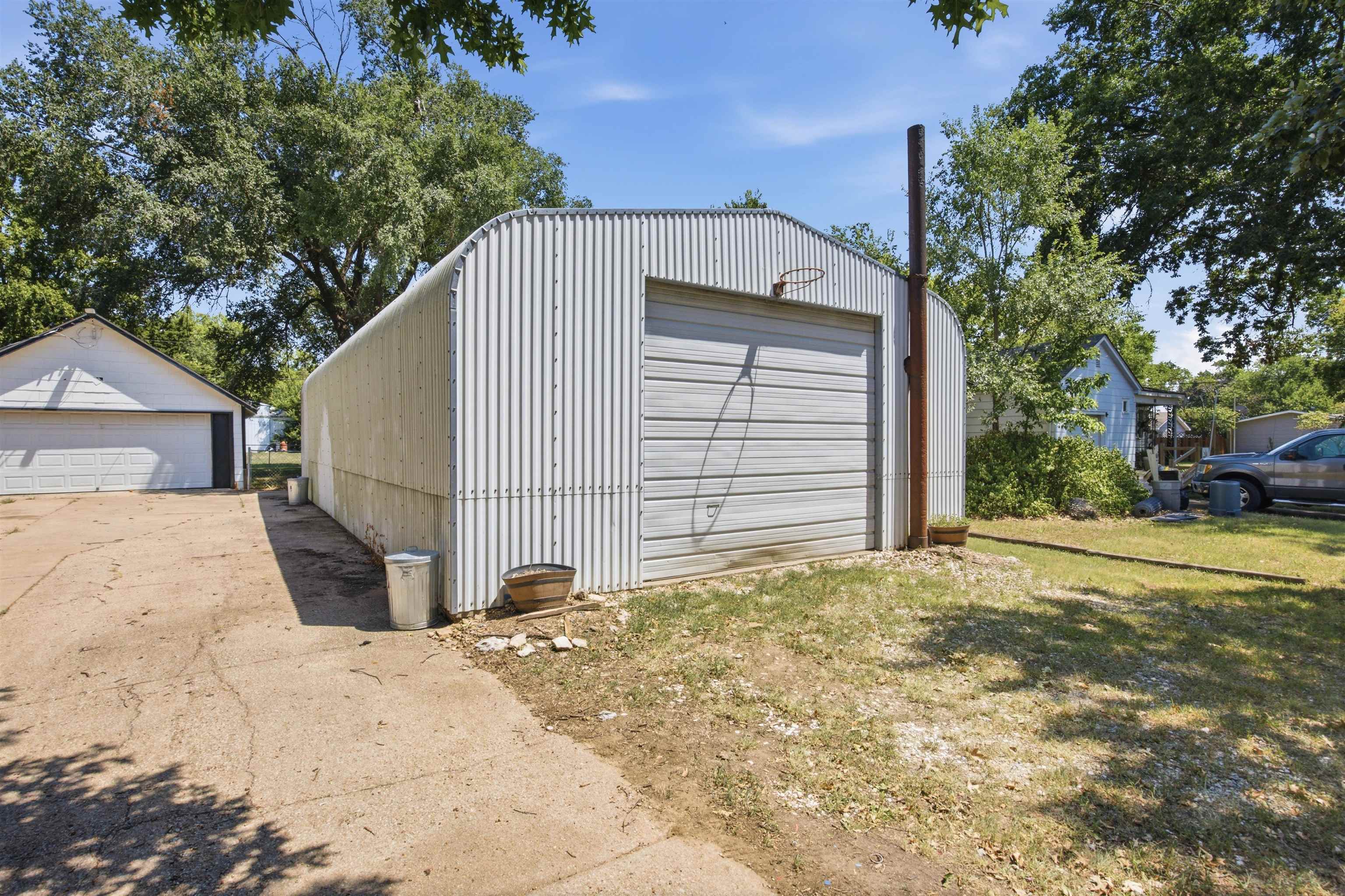412 N Olive Property Photo 33
