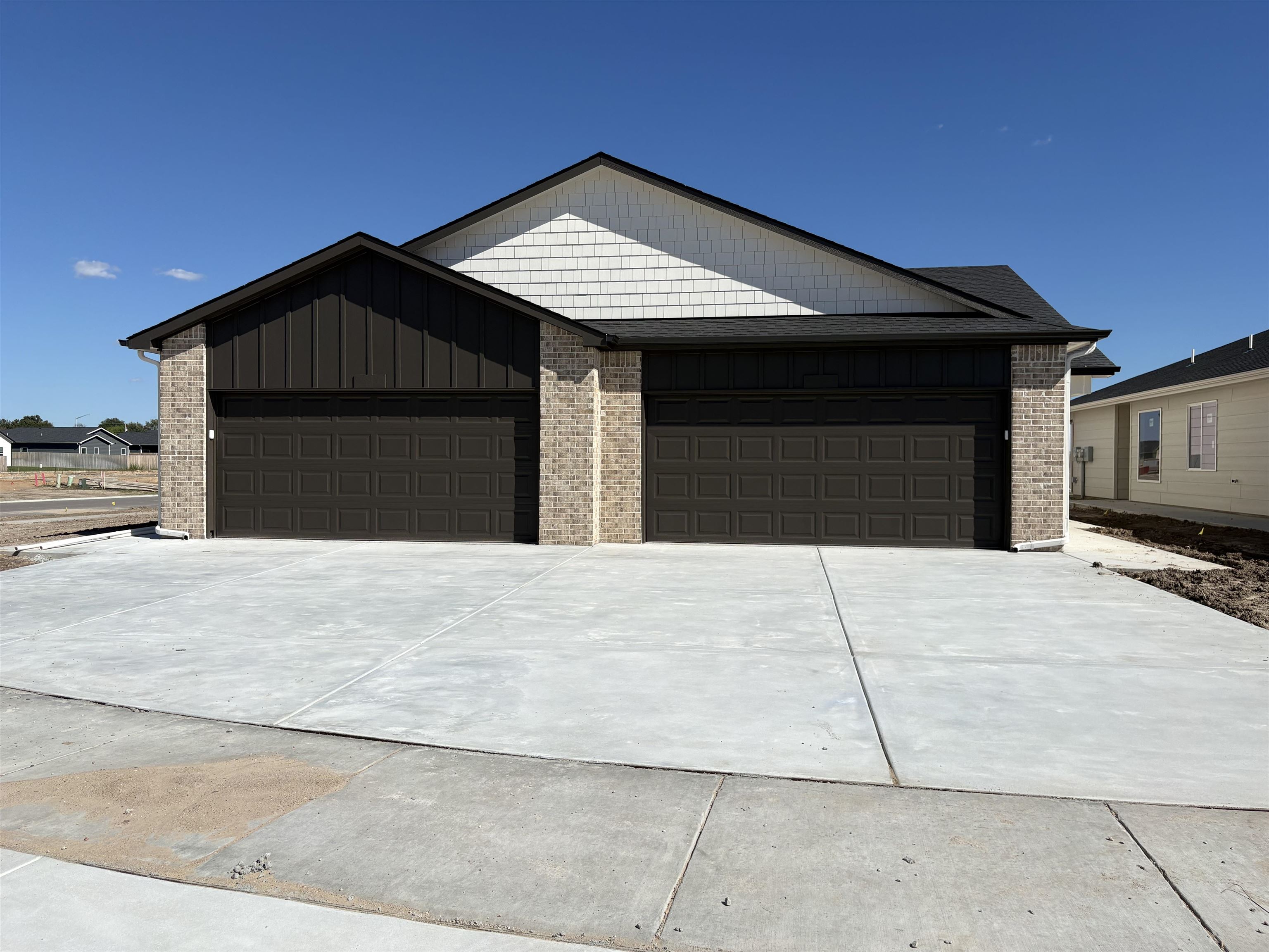 2904 S Denene St. Property Photo 1
