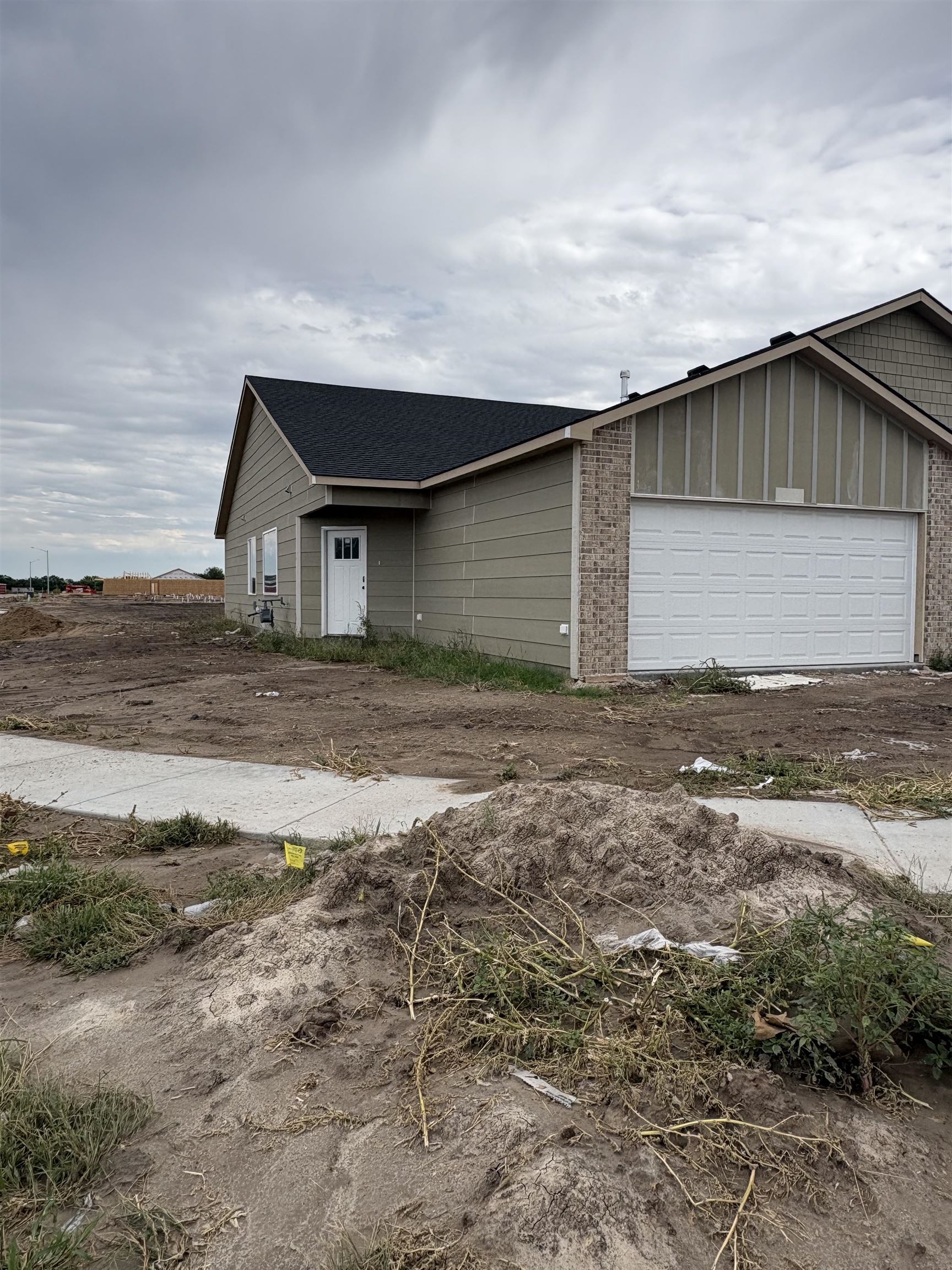 2904 S Denene St. Property Photo 5