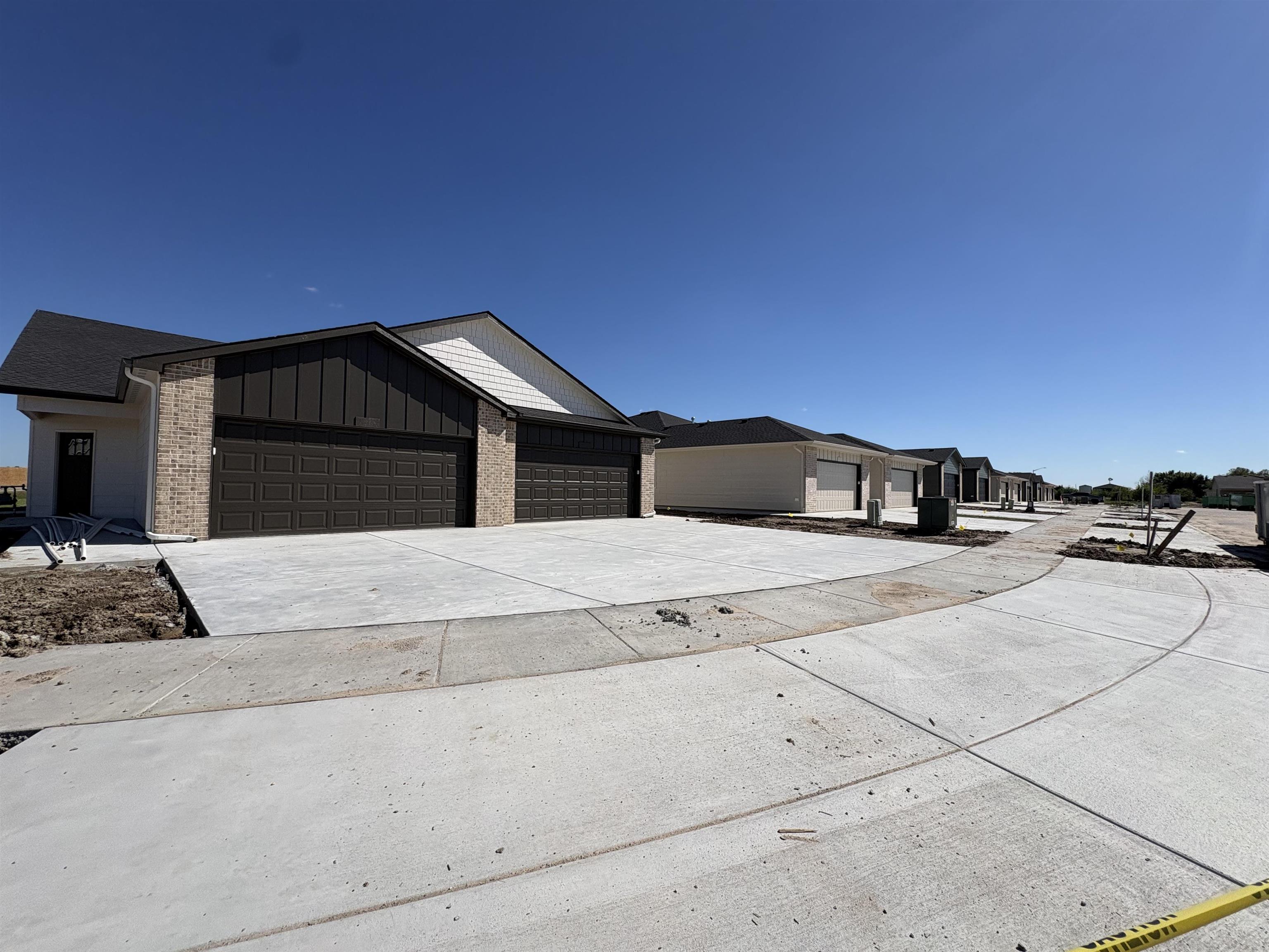 2904 S Denene St. Property Photo 5