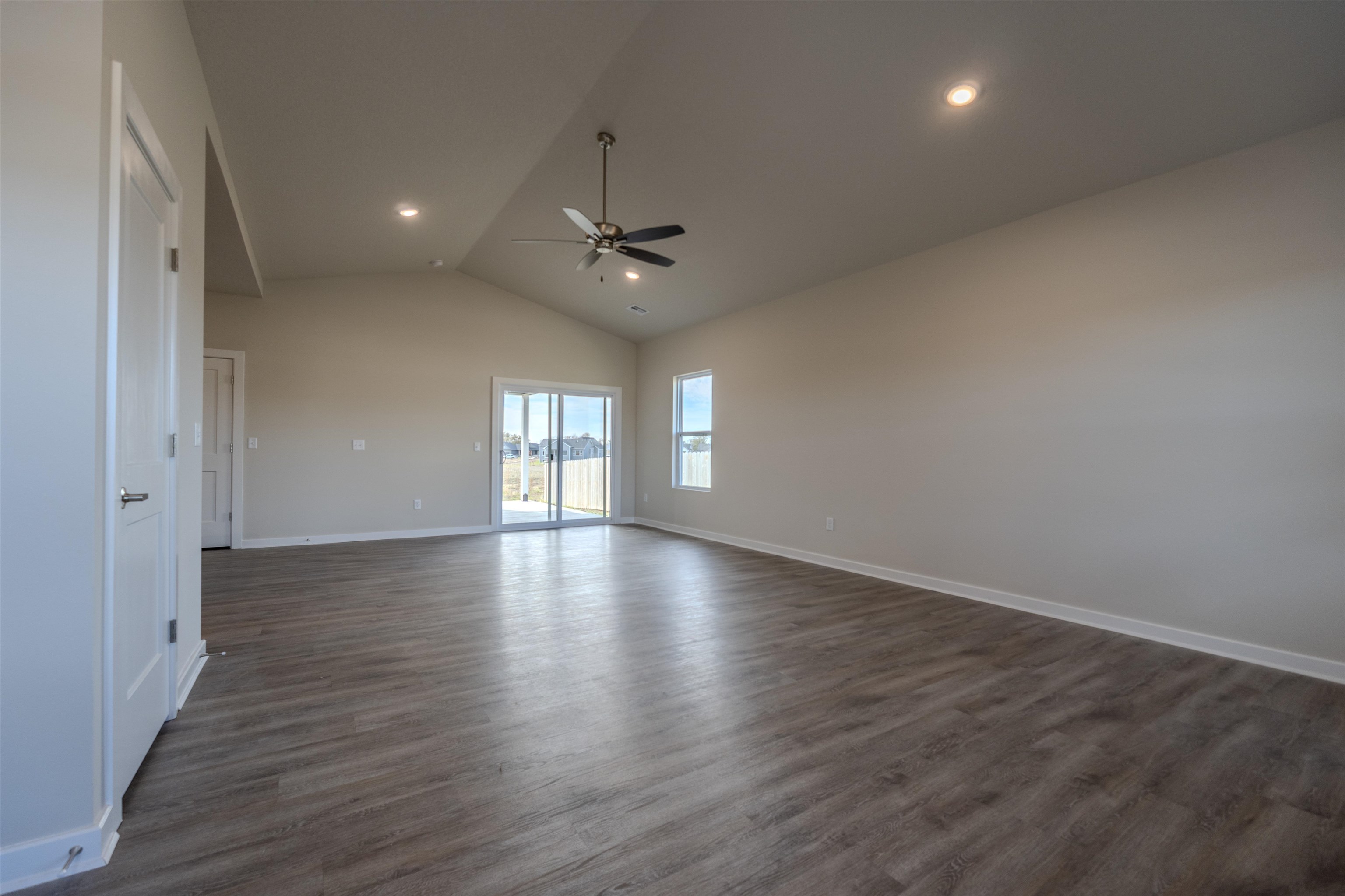 2222 S Vintage Dr Property Photo 2