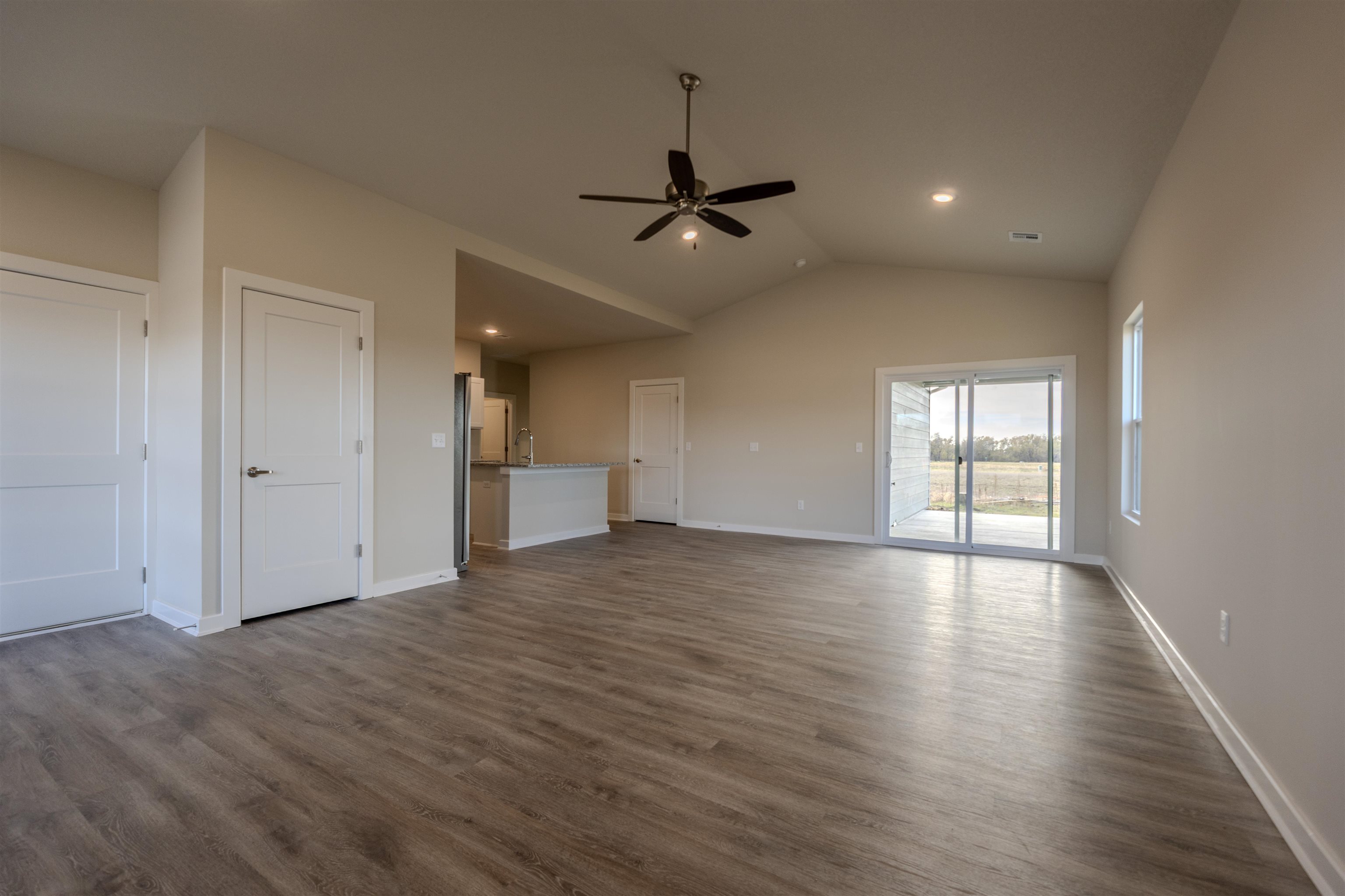 2222 S Vintage Dr Property Photo 3