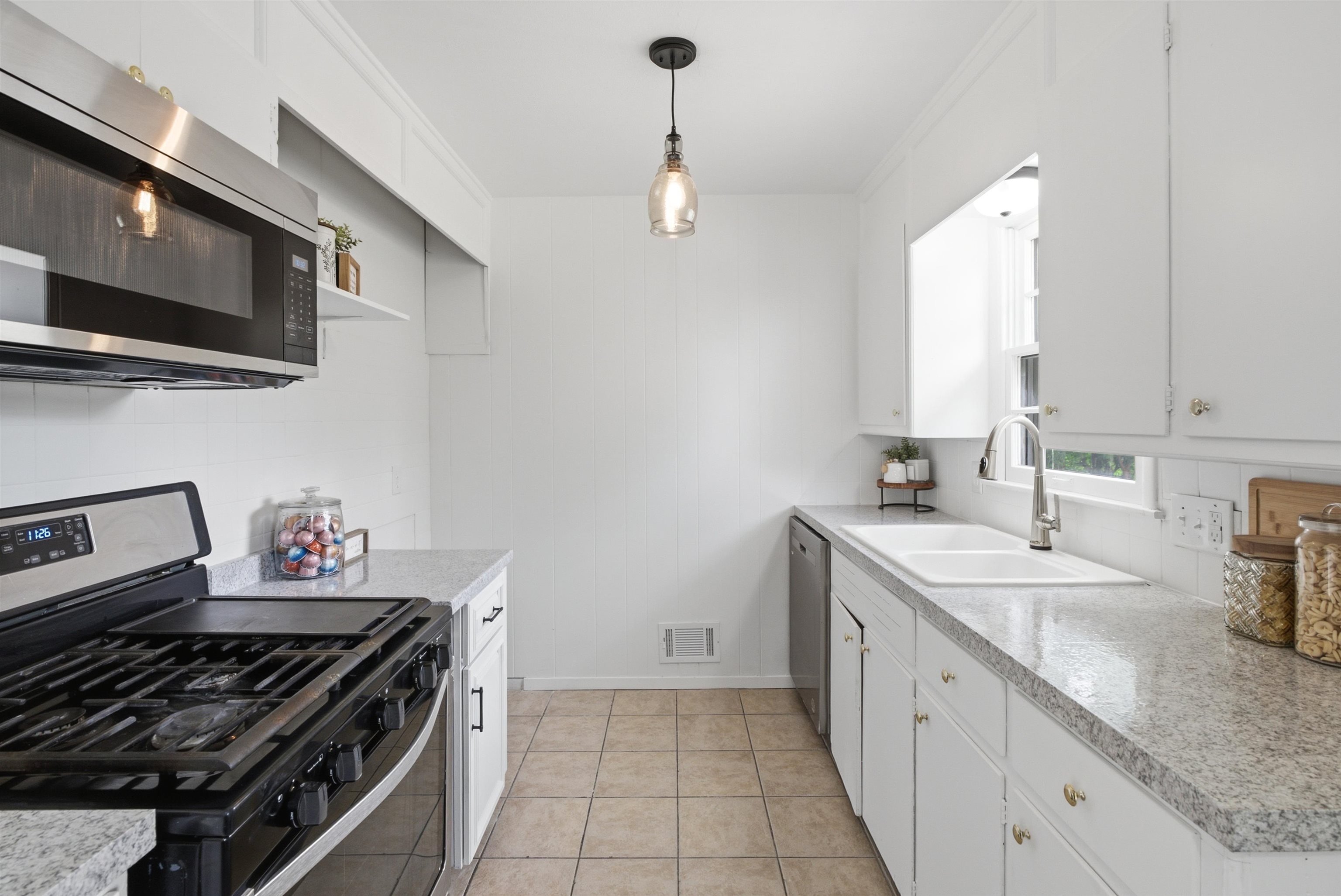 3333 S Waco Avenue Property Photo 8