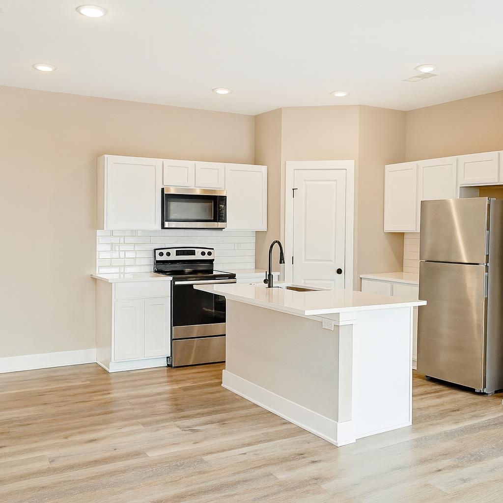 6820-6822 W White Pine Street Property Photo 8