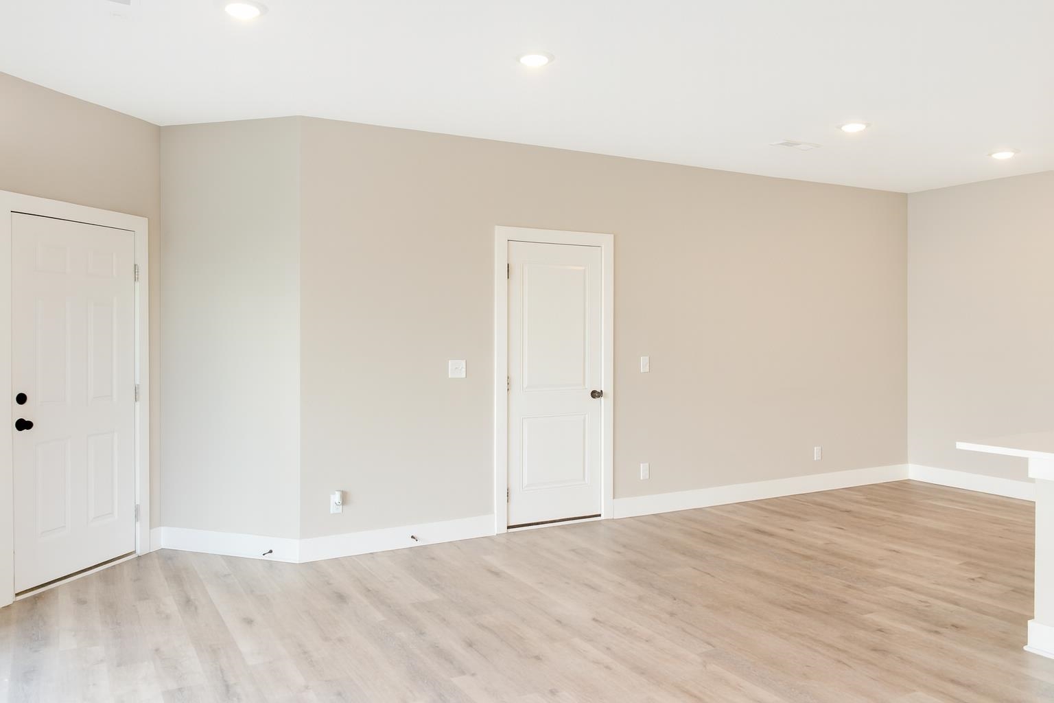 6820-6822 W White Pine Street Property Photo 9