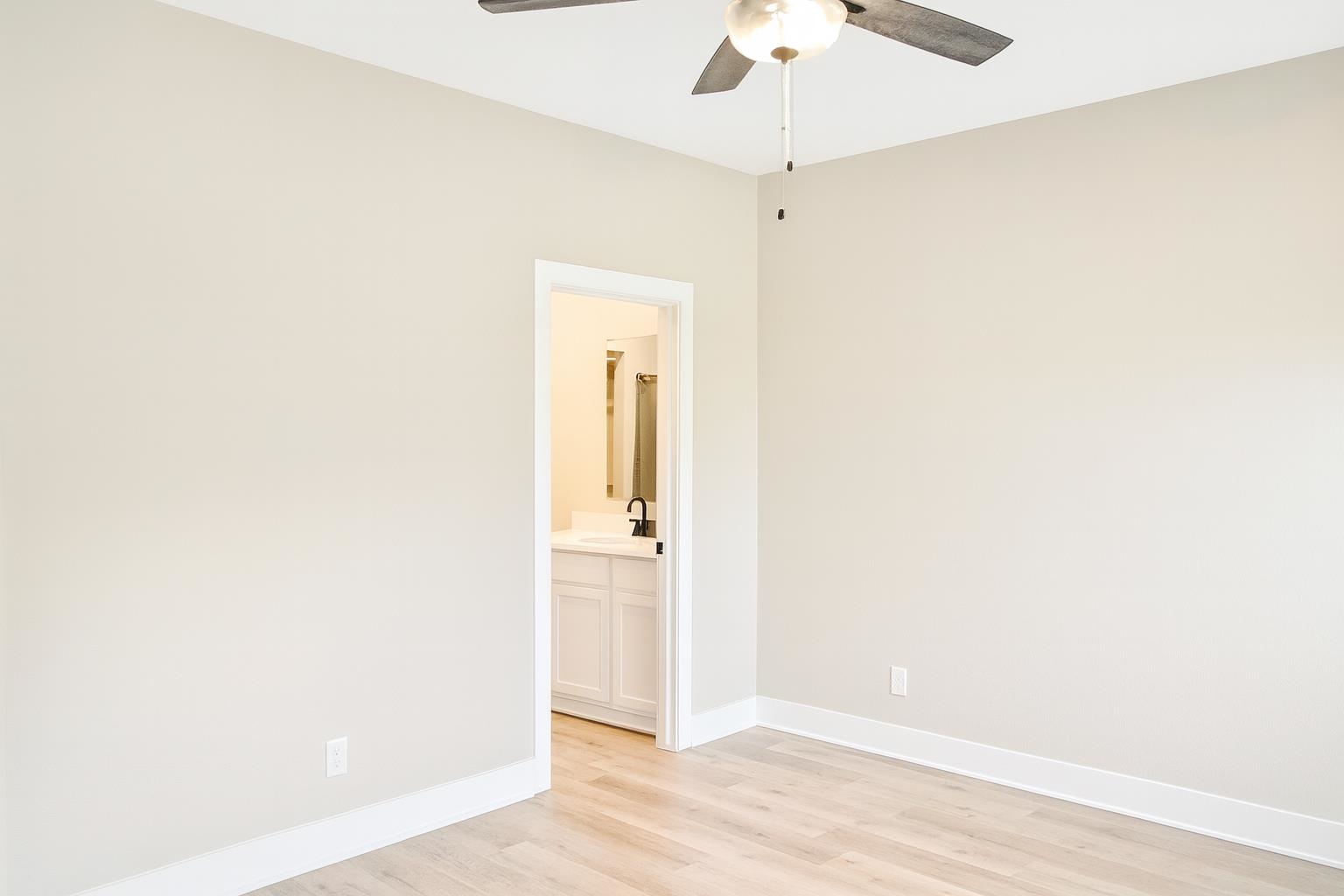 6820-6822 W White Pine Street Property Photo 11