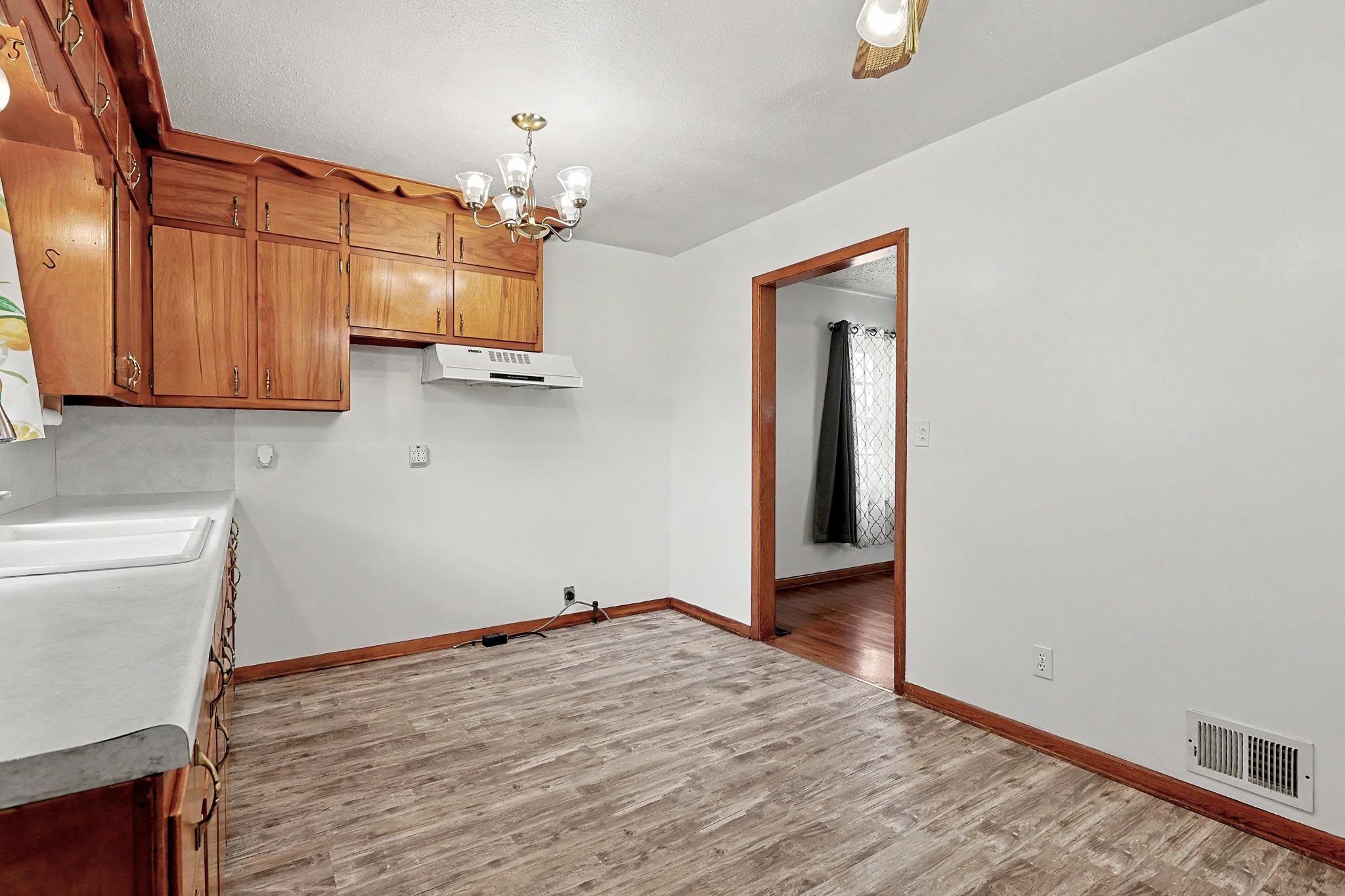 2527 W 32nd Property Photo 13