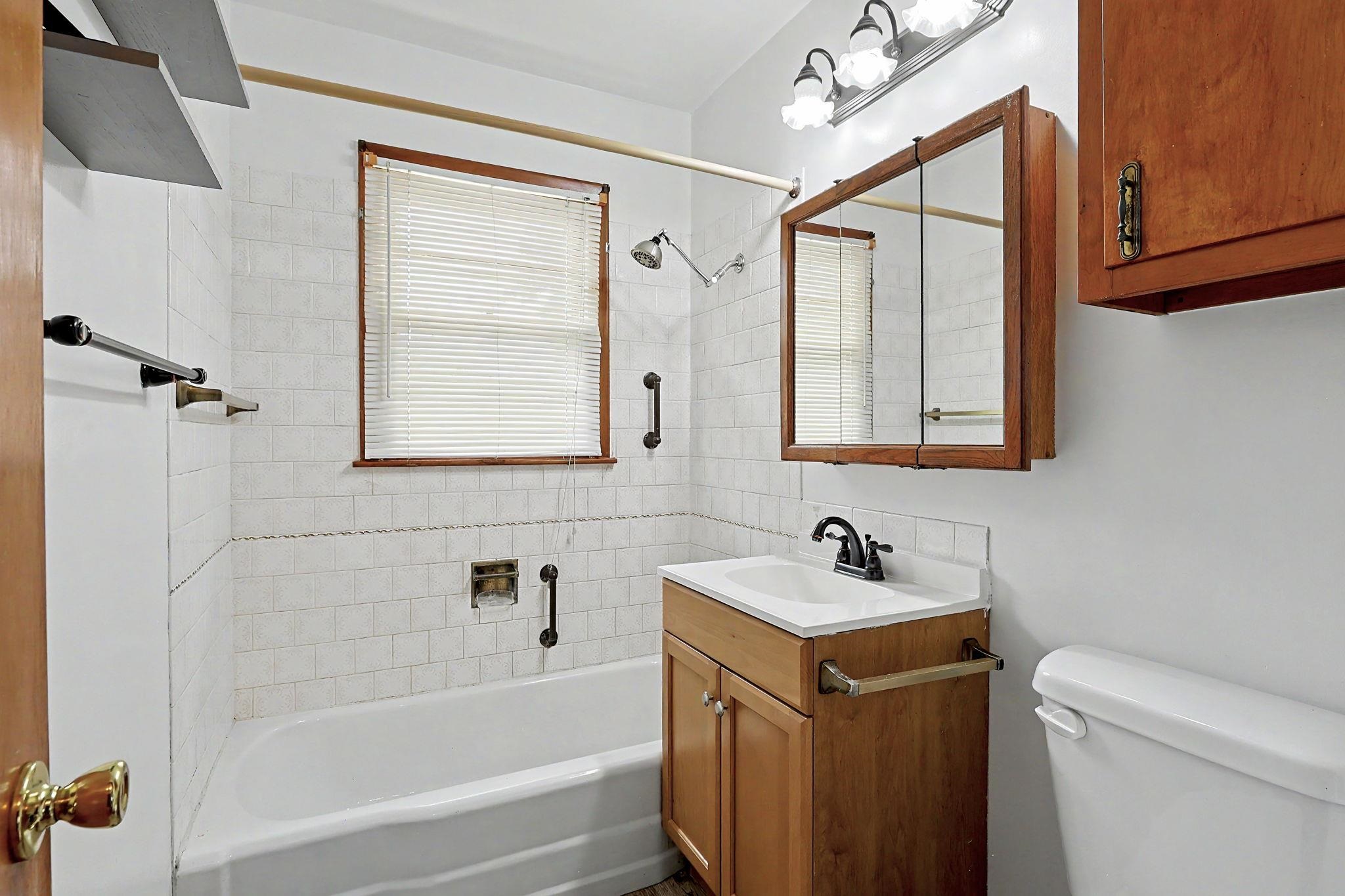 2527 W 32nd Property Photo 17