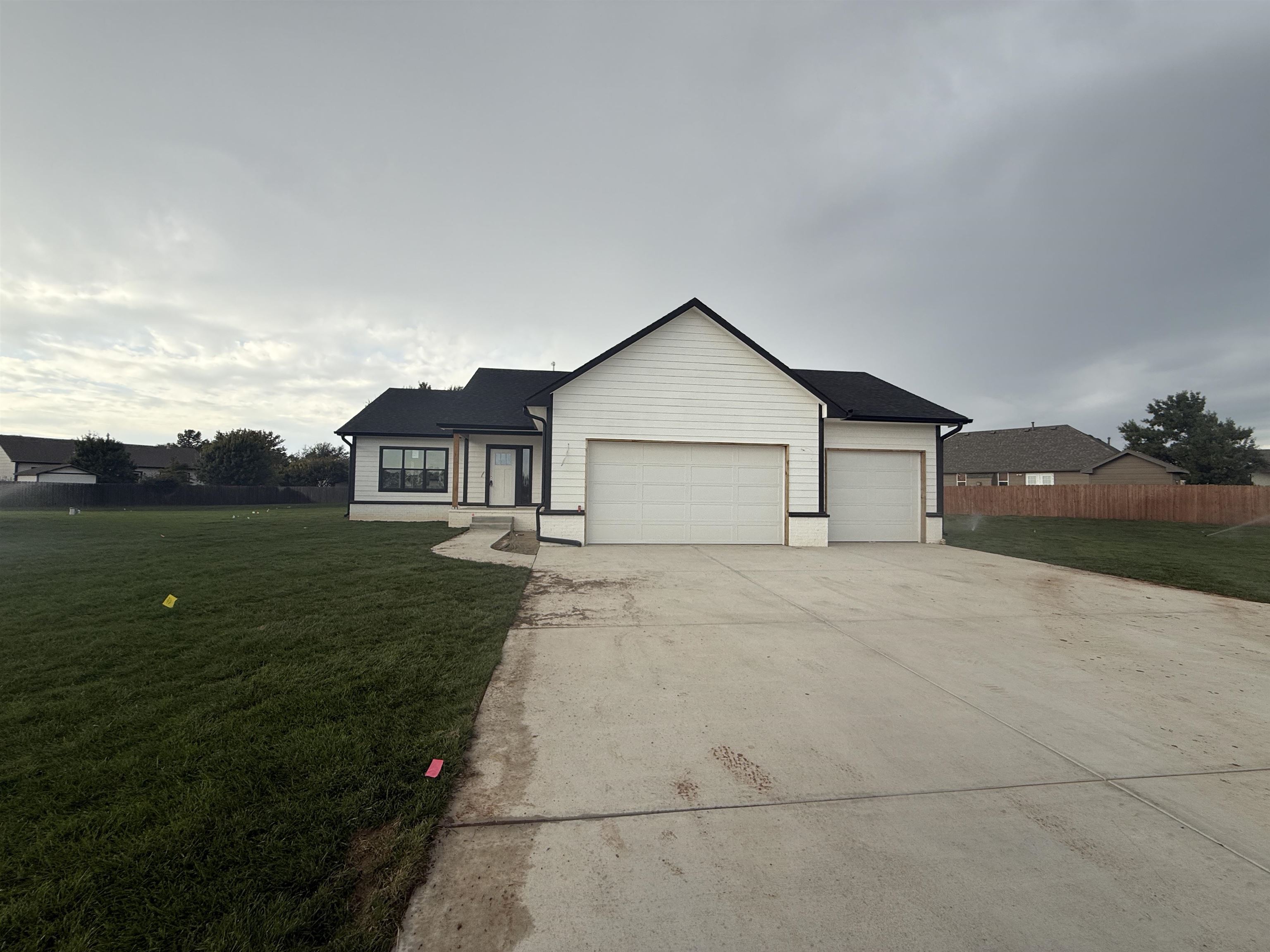 411 S Stoney Creek St Property Photo 1