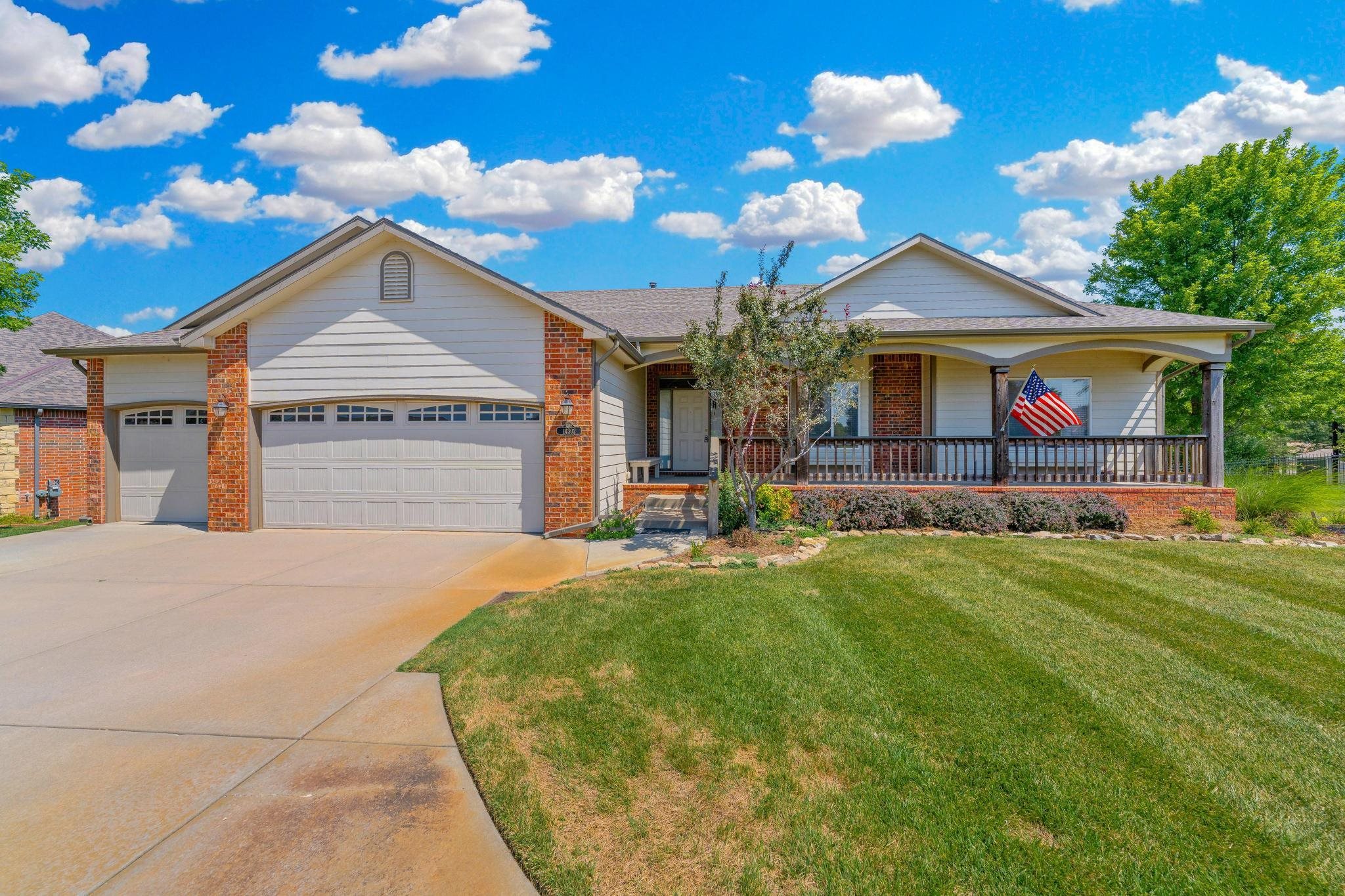 14302 E Twinlake Dr Property Photo 1