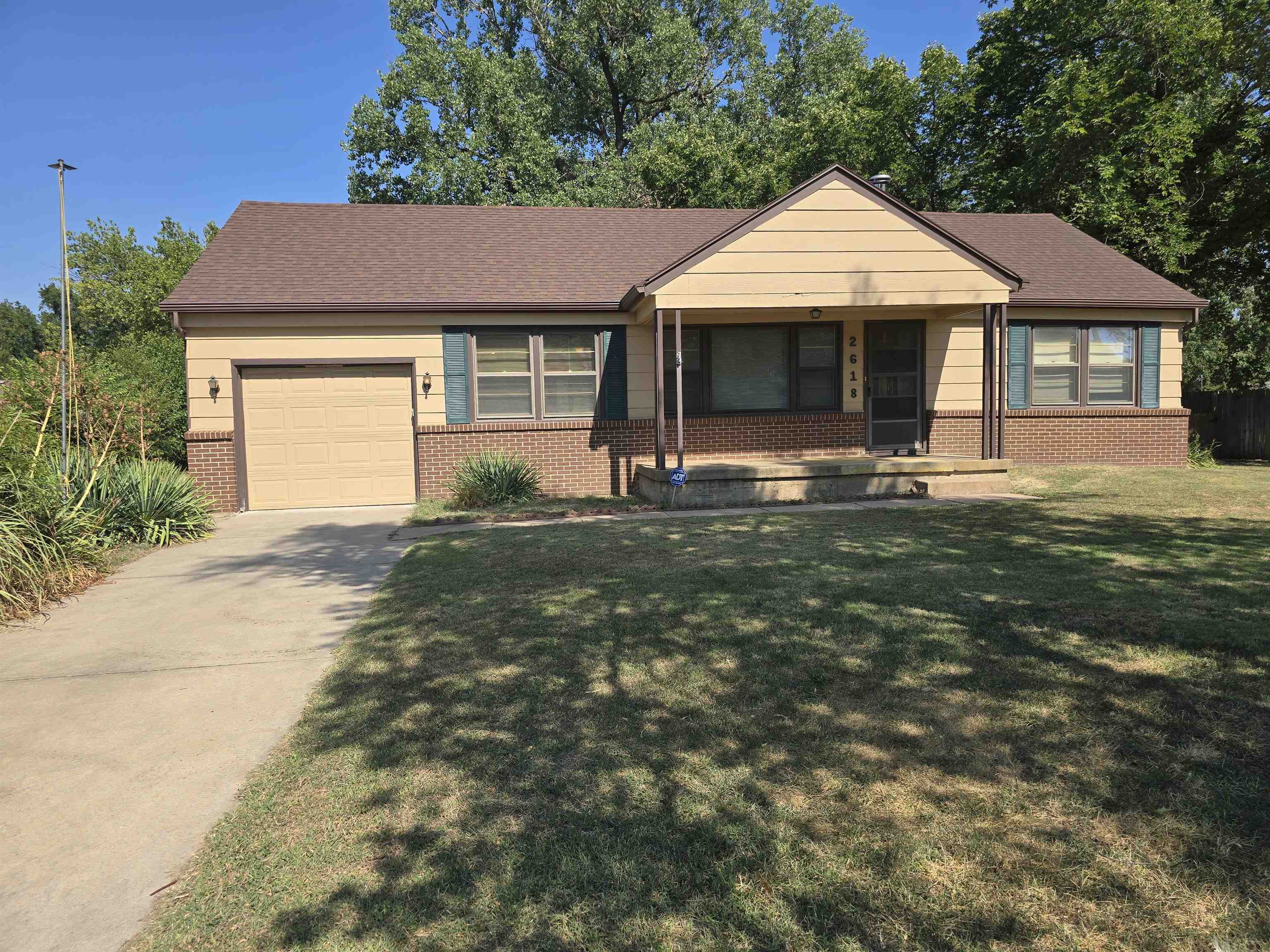 2618 N Athenian Property Photo 1