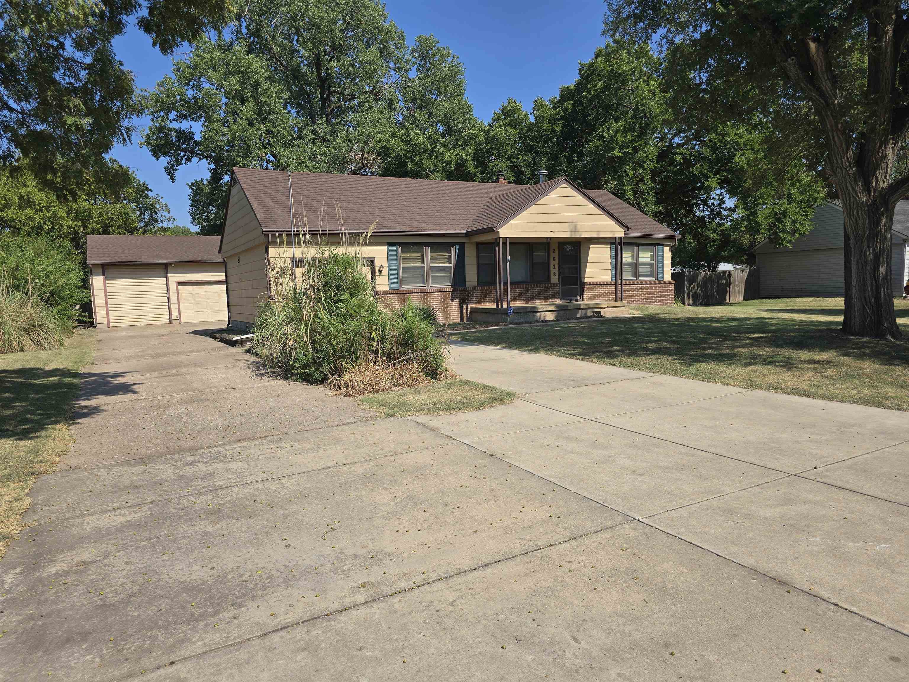 2618 N Athenian Property Photo 2