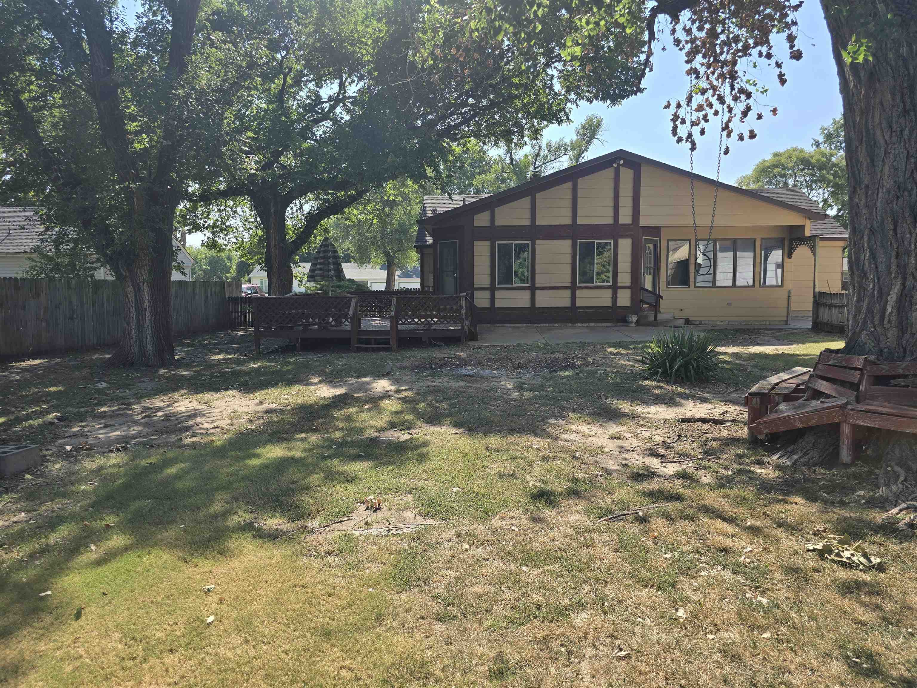 2618 N Athenian Property Photo 3