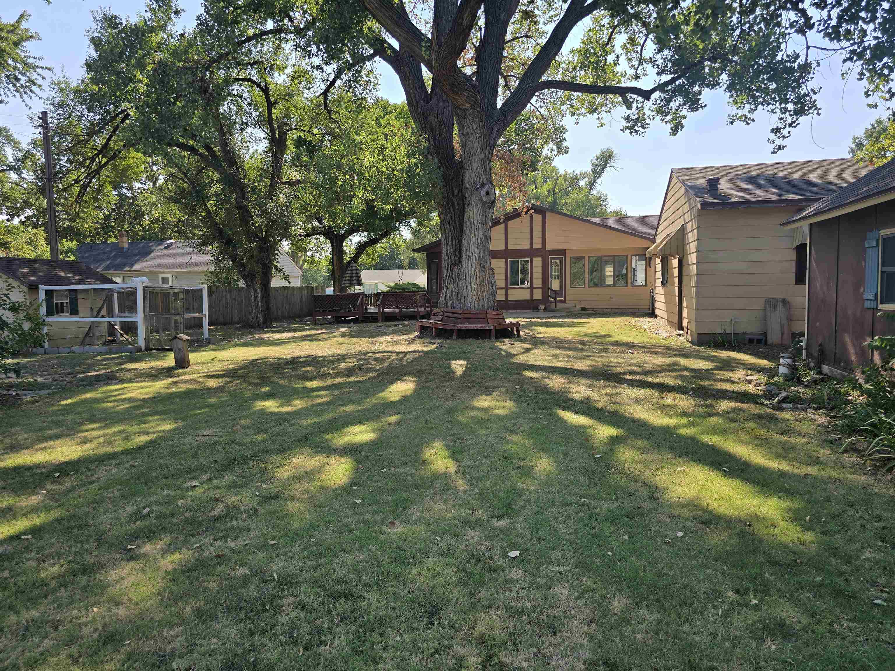 2618 N Athenian Property Photo 4