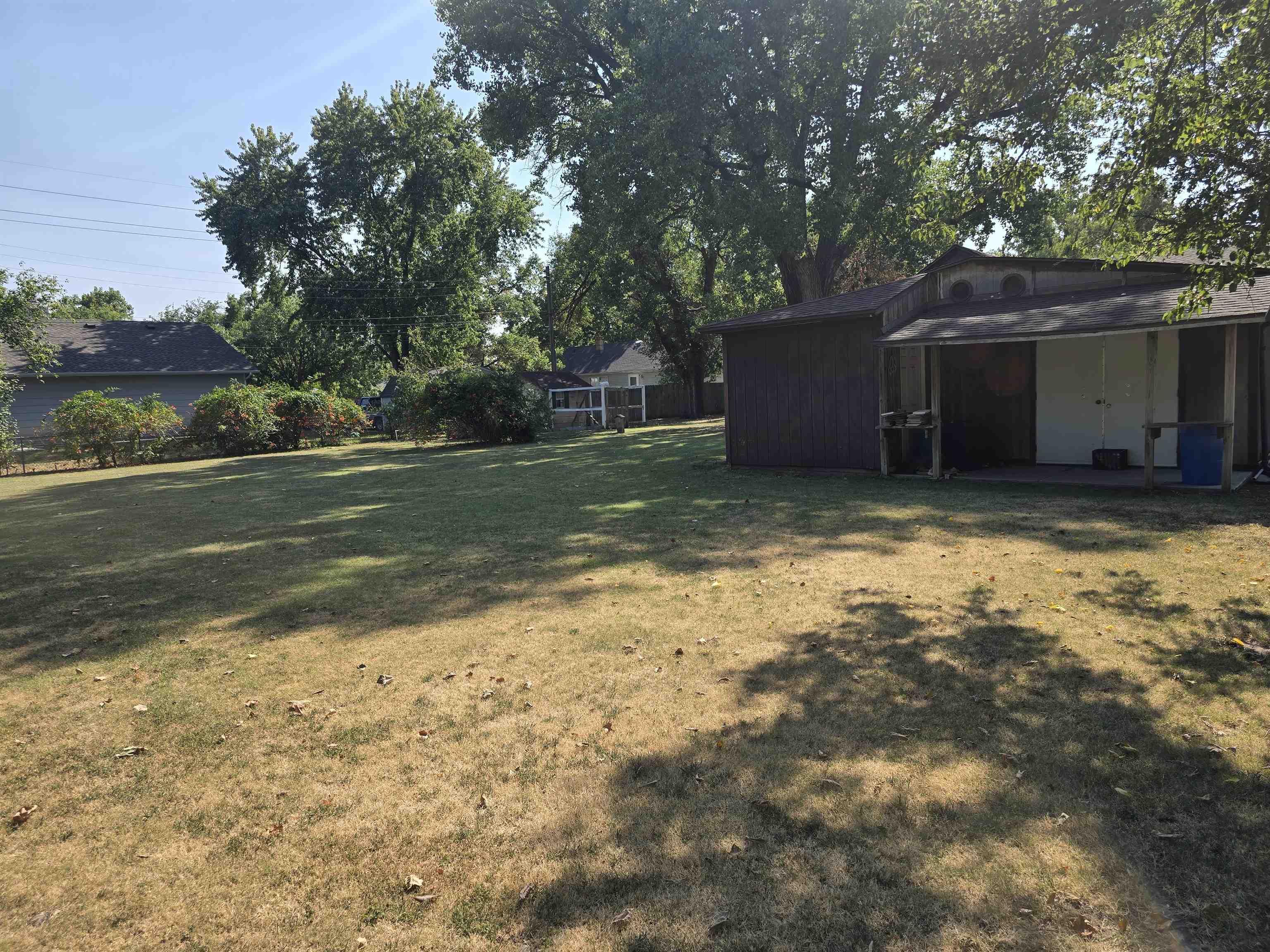 2618 N Athenian Property Photo 5