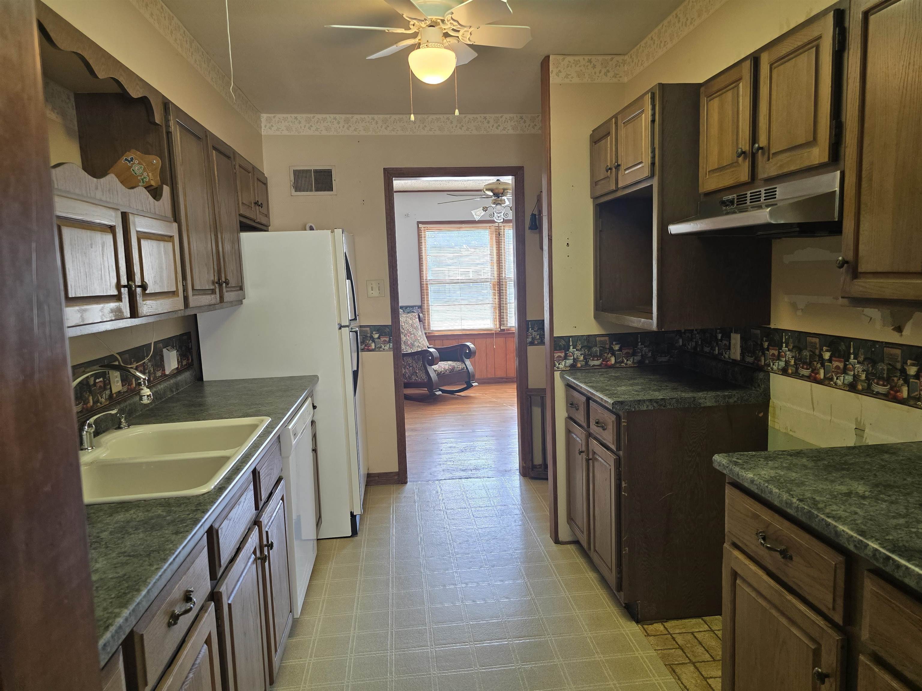 2618 N Athenian Property Photo 13