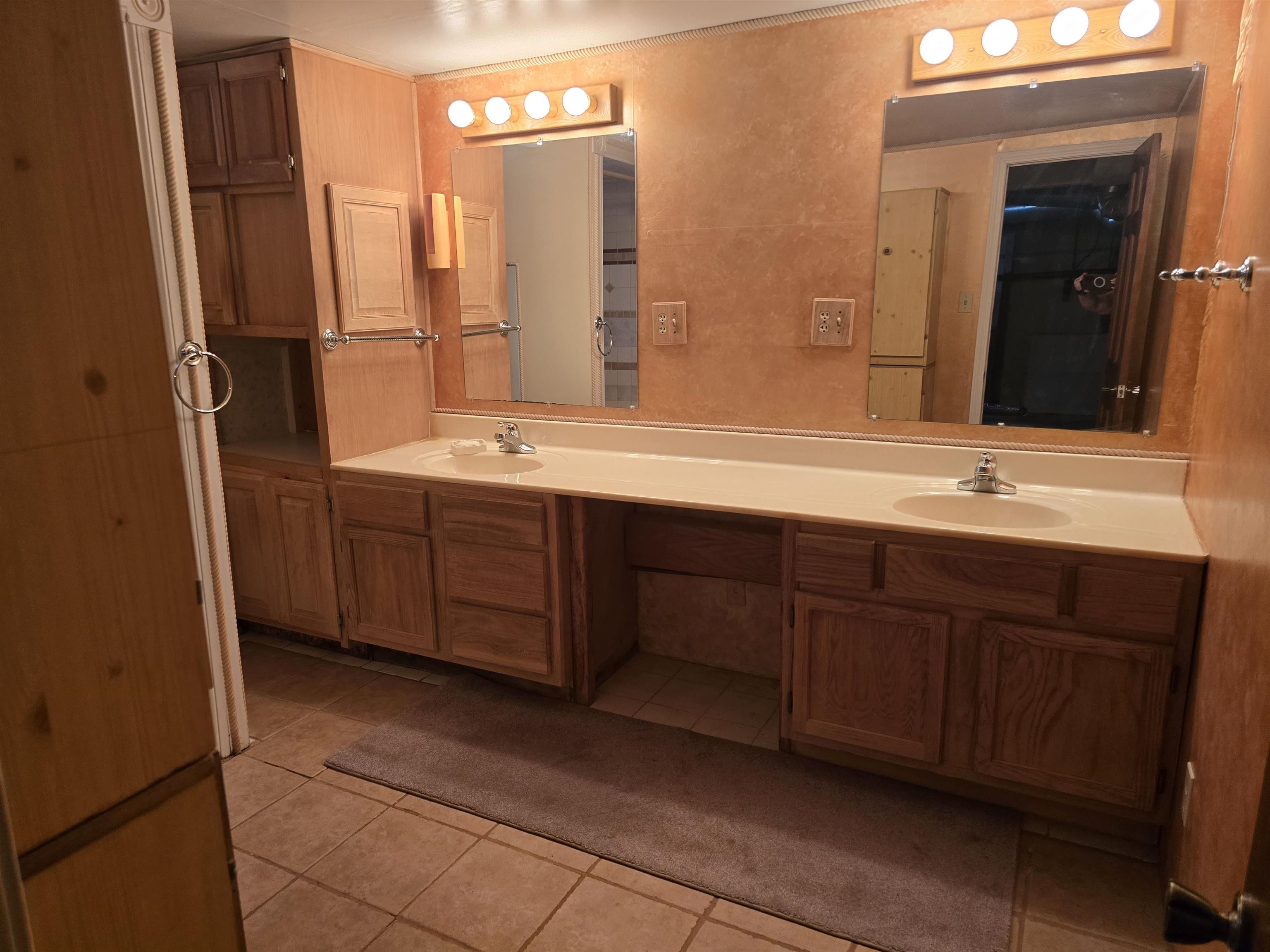 2618 N Athenian Property Photo 33