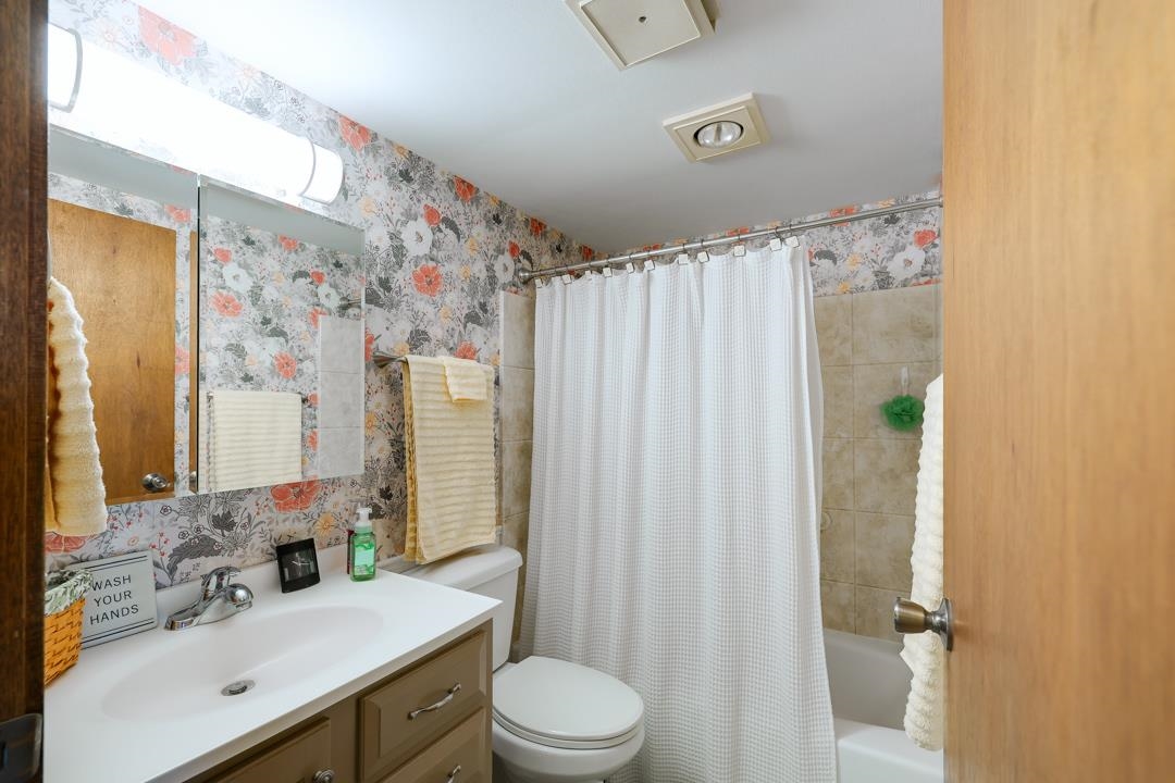 1704 E 8th Property Photo 15